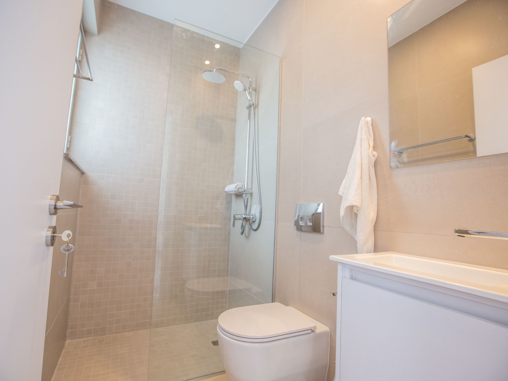 3-Schlafzimmer-Villa mit Pool, Dachgarten, Meerblick-Image-tags.info