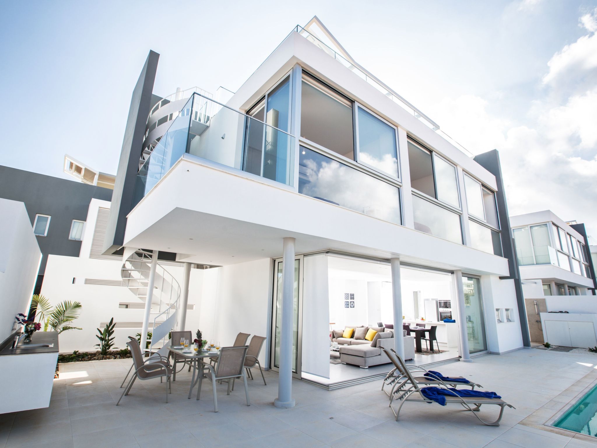 3-Schlafzimmer-Villa mit Pool, Dachgarten, Meerblick-Image-tags.info