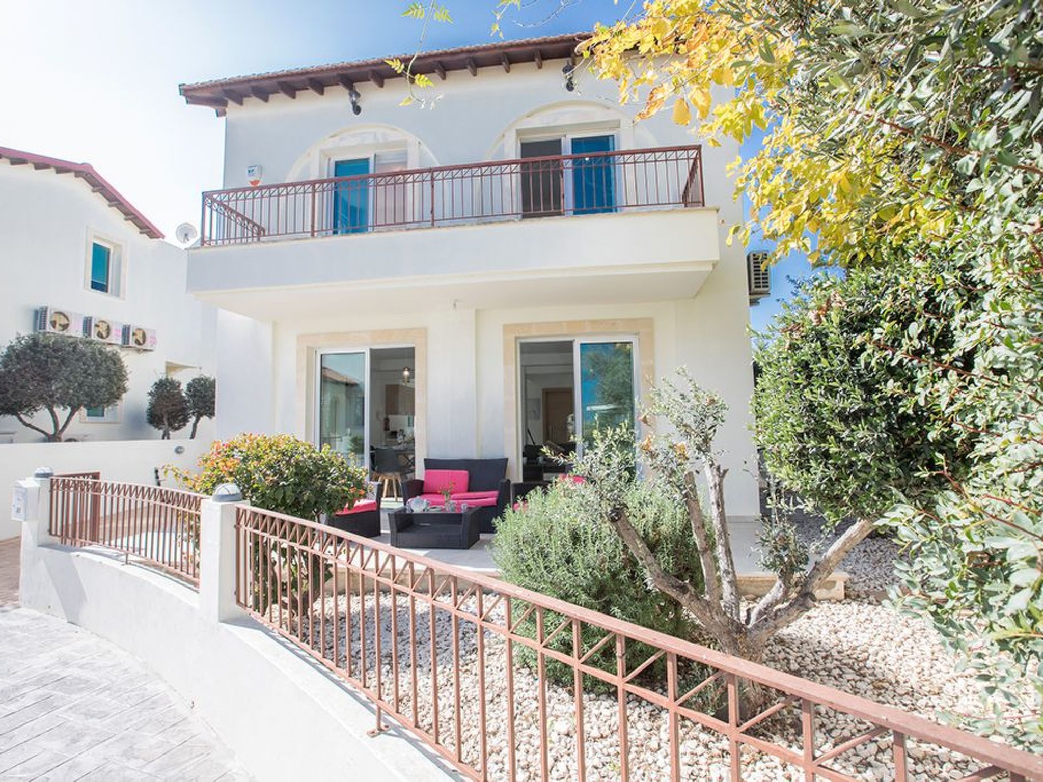 3-Bett-Villa mit privatem Pool in einer bewachten Anlage-Image-tags.info