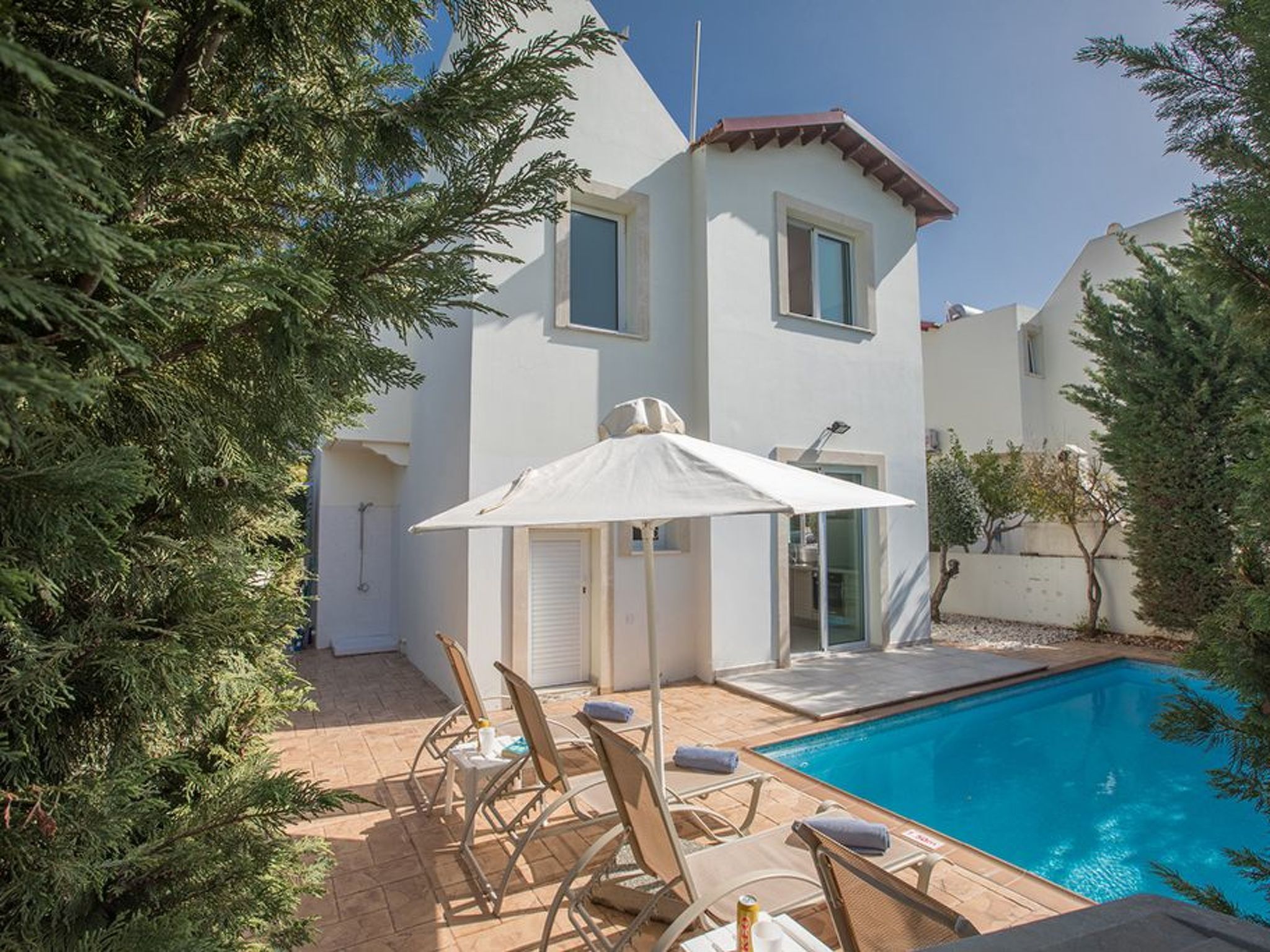 3-Bett-Villa mit privatem Pool in einer bewachten Anlage-Image-tags.info