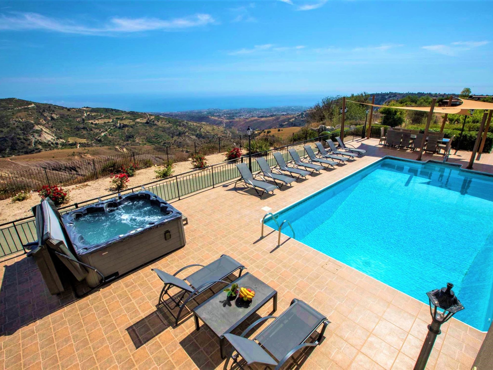 Villa mit Blick auf die Berge und Whirlpool-Binnen