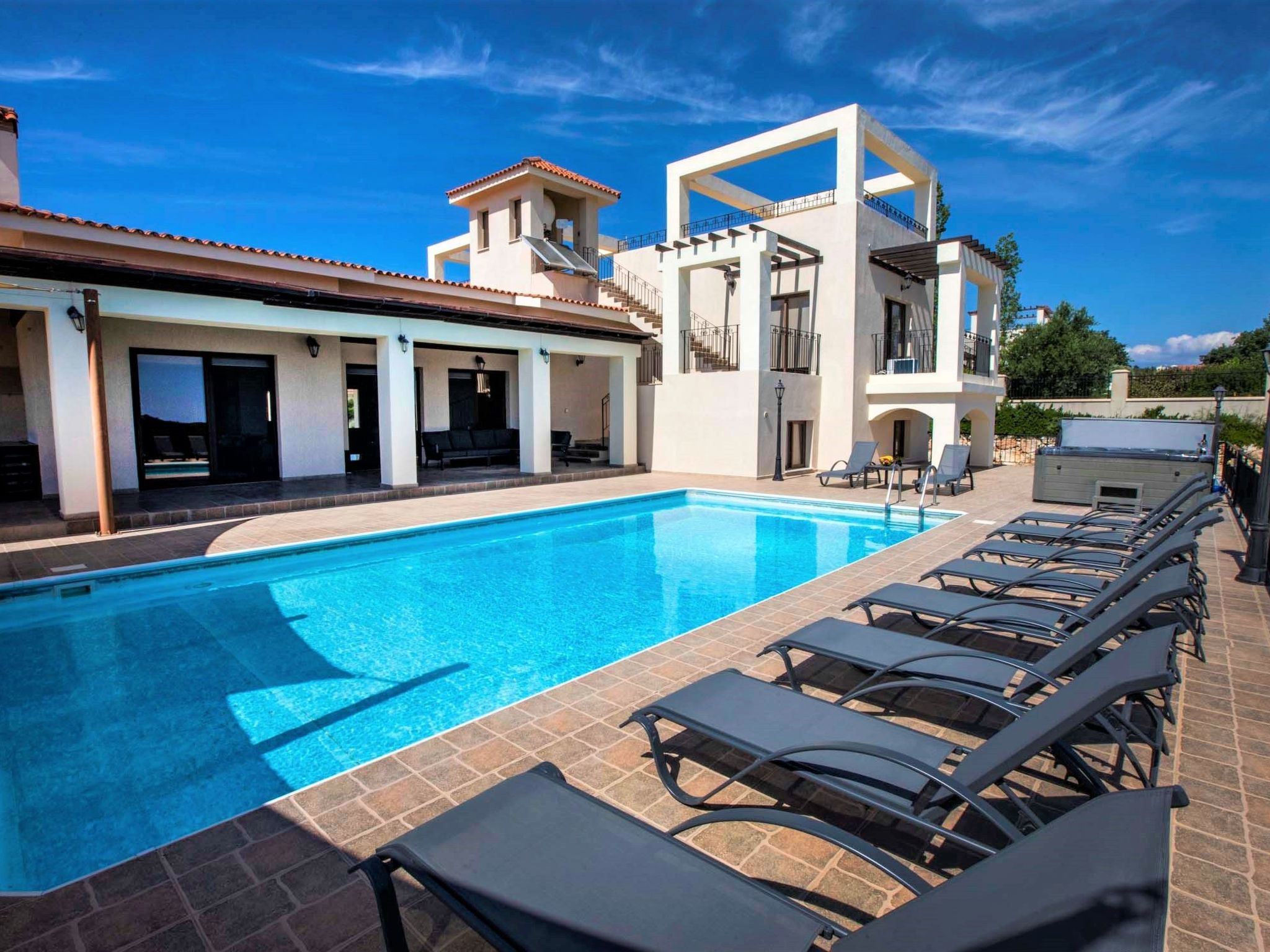 Villa mit Blick auf die Berge und Whirlpool-Binnen