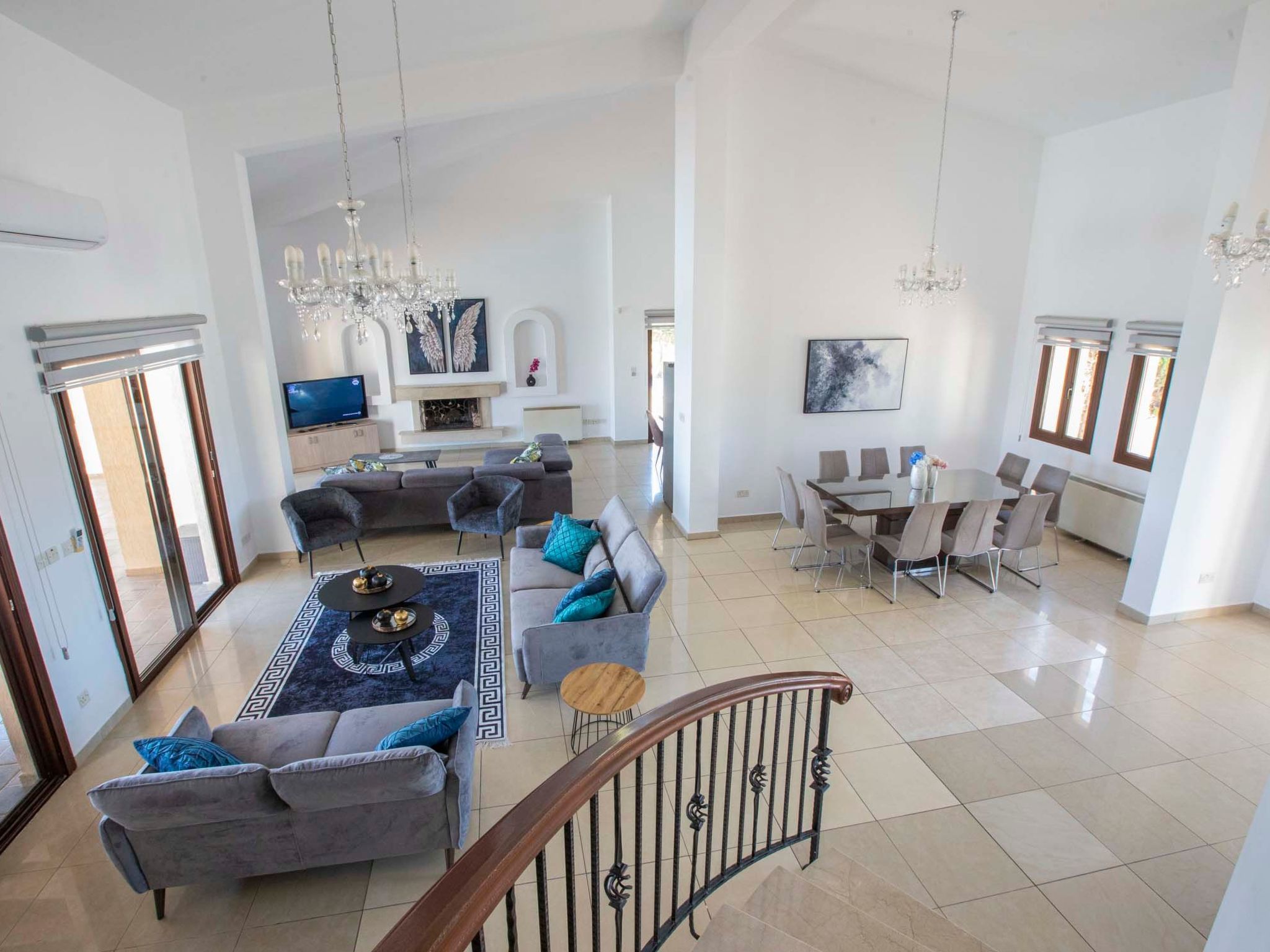 Villa mit Blick auf die Berge und Whirlpool-Binnen