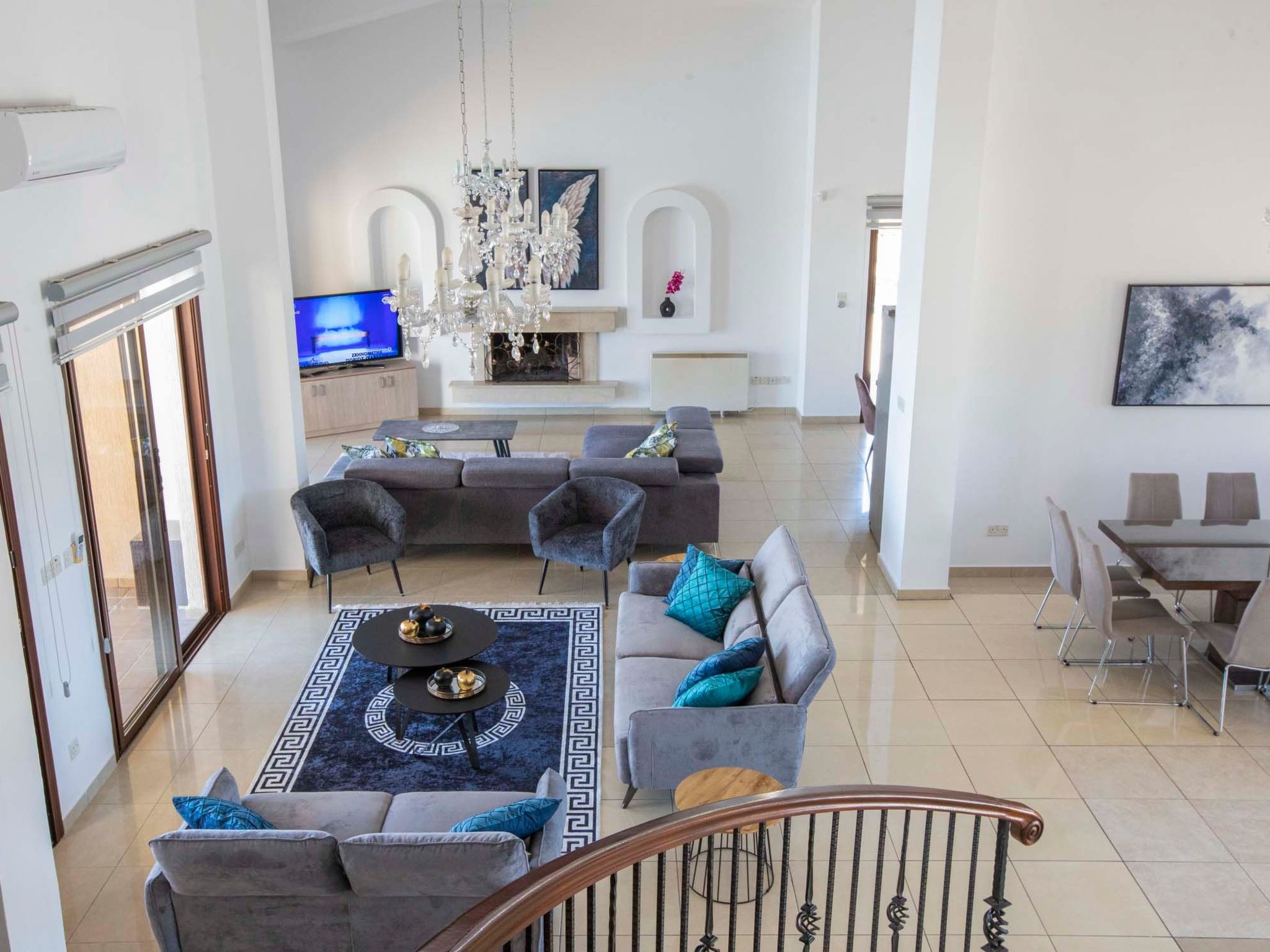 Villa mit Blick auf die Berge und Whirlpool-Binnen