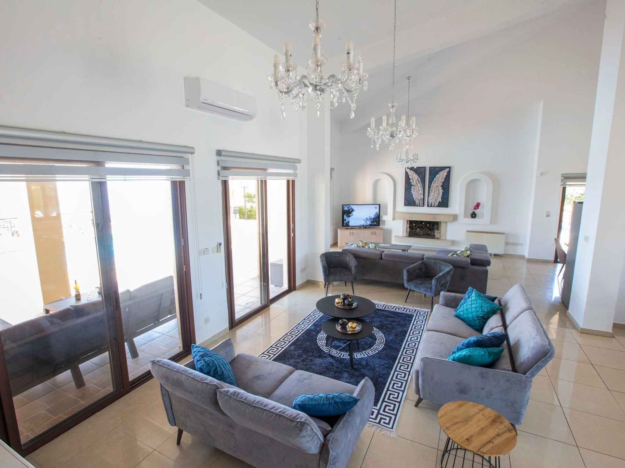 Villa mit Blick auf die Berge und Whirlpool-Binnen