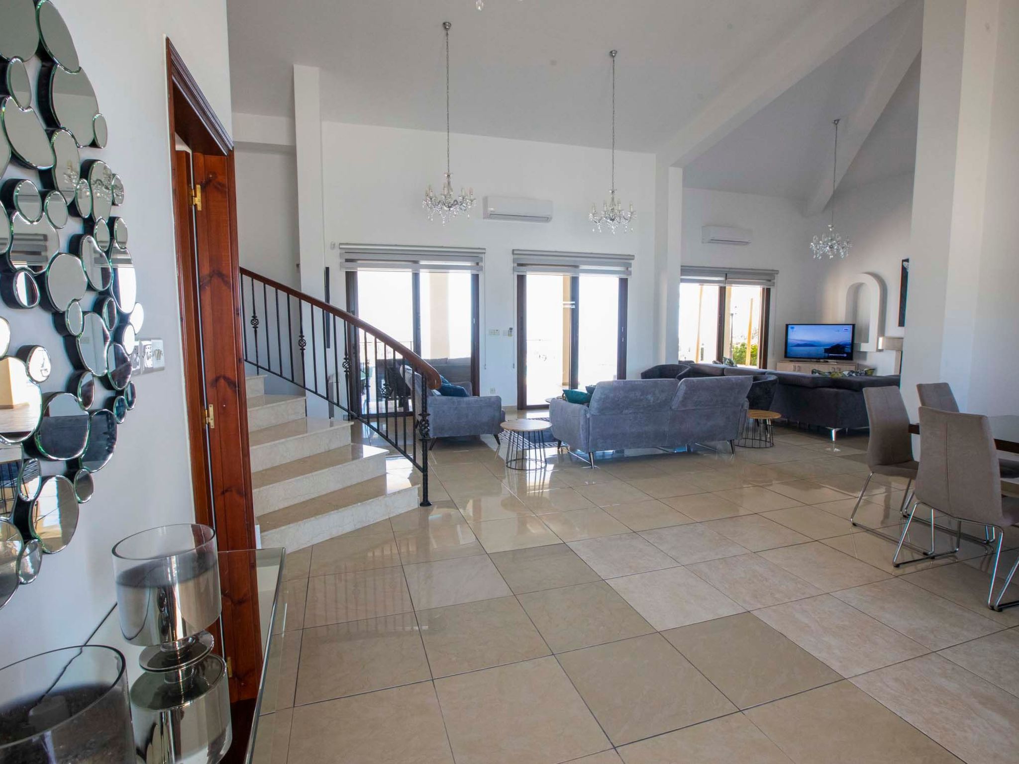 Villa mit Blick auf die Berge und Whirlpool-Binnen