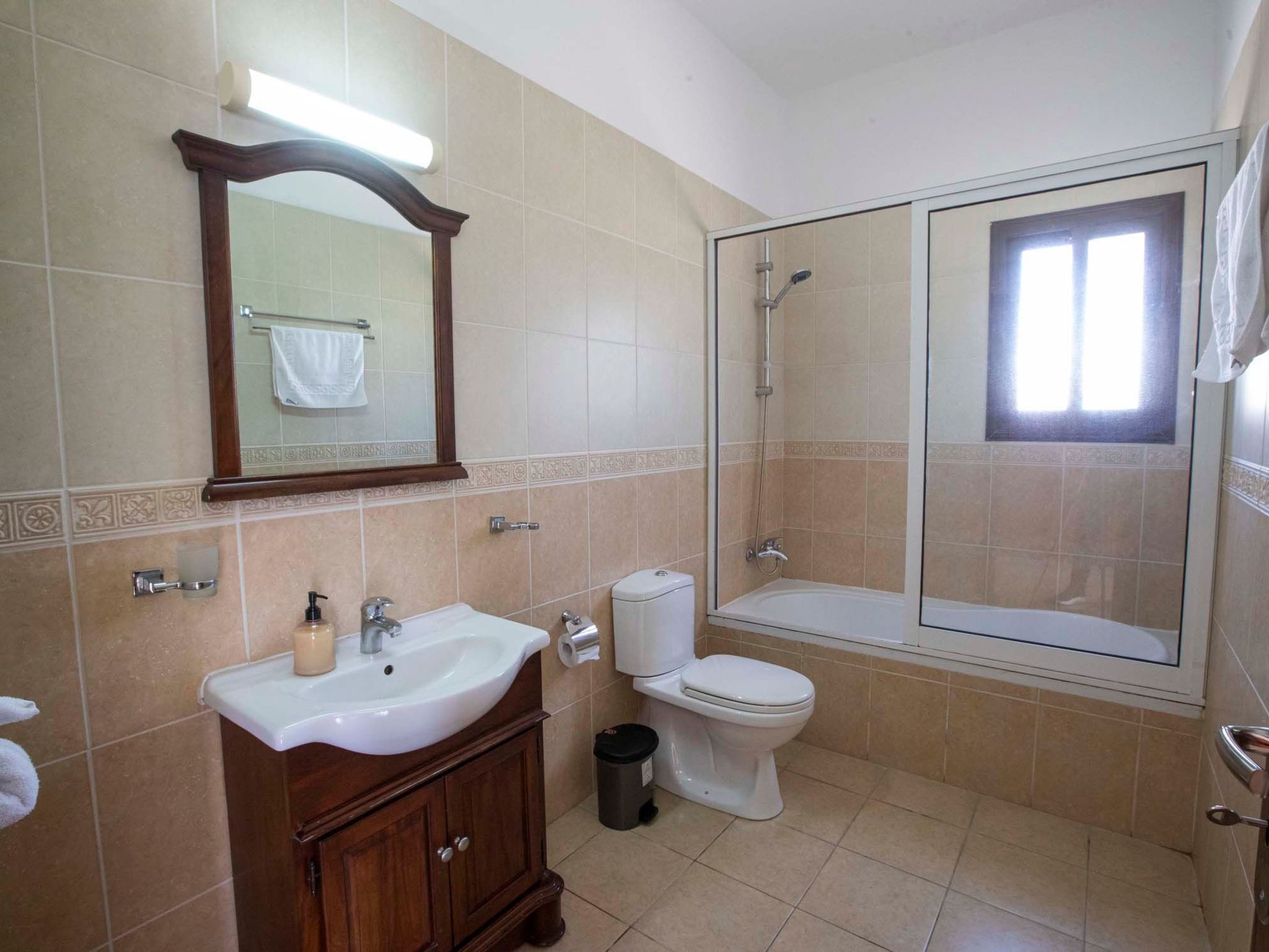 Villa mit Blick auf die Berge und Whirlpool-Binnen