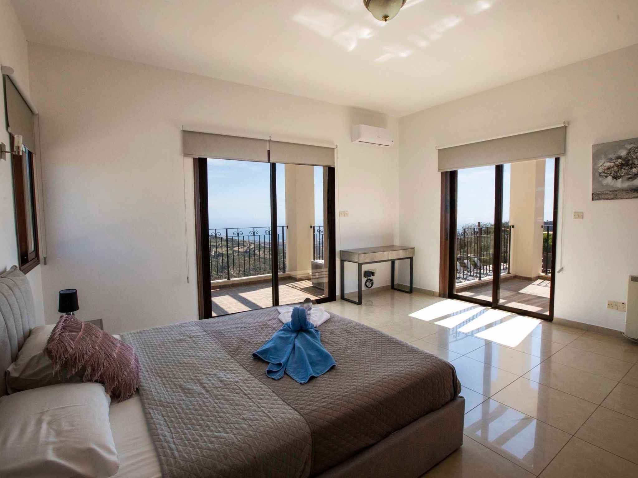 Villa mit Blick auf die Berge und Whirlpool-Binnen