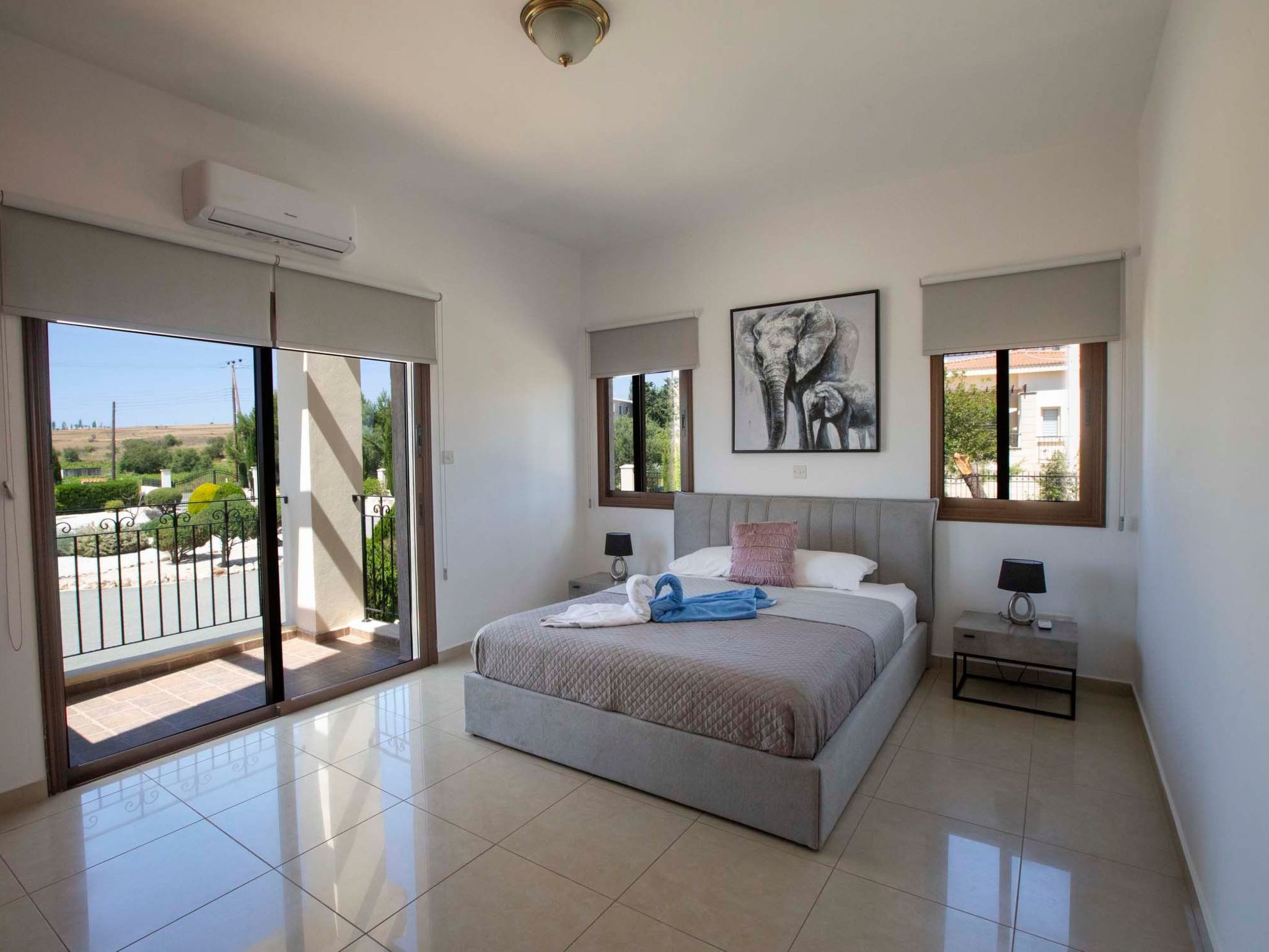 Villa mit Blick auf die Berge und Whirlpool