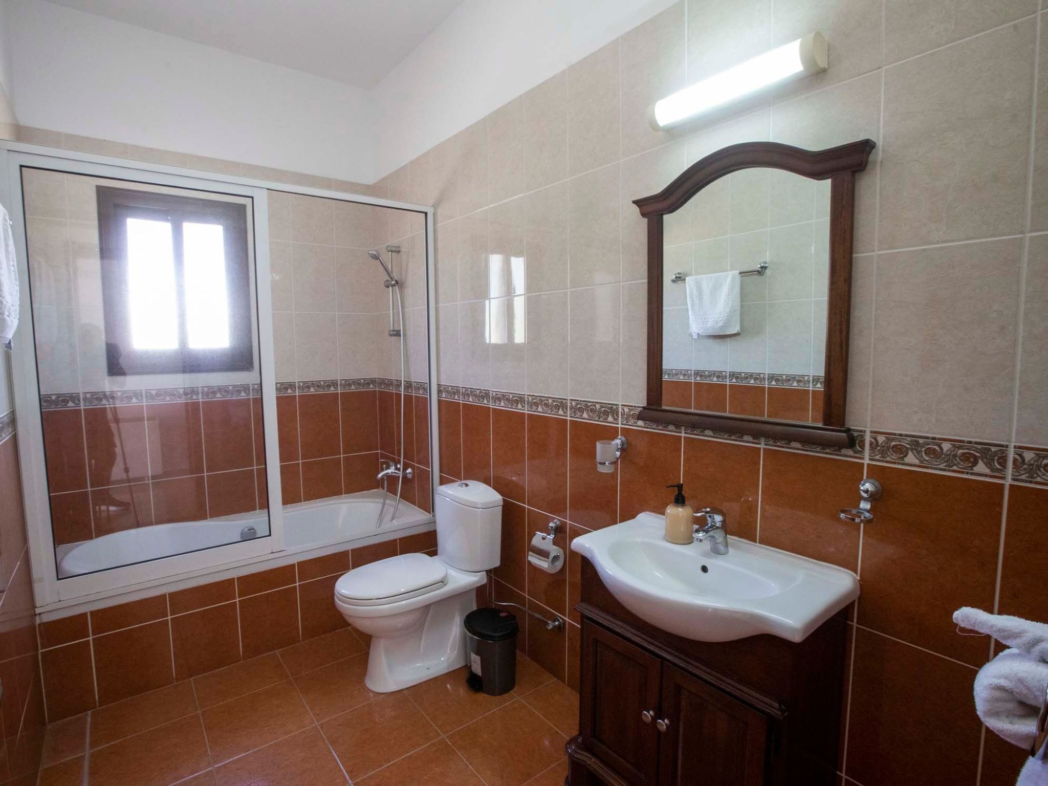 Villa mit Blick auf die Berge und Whirlpool-Binnen