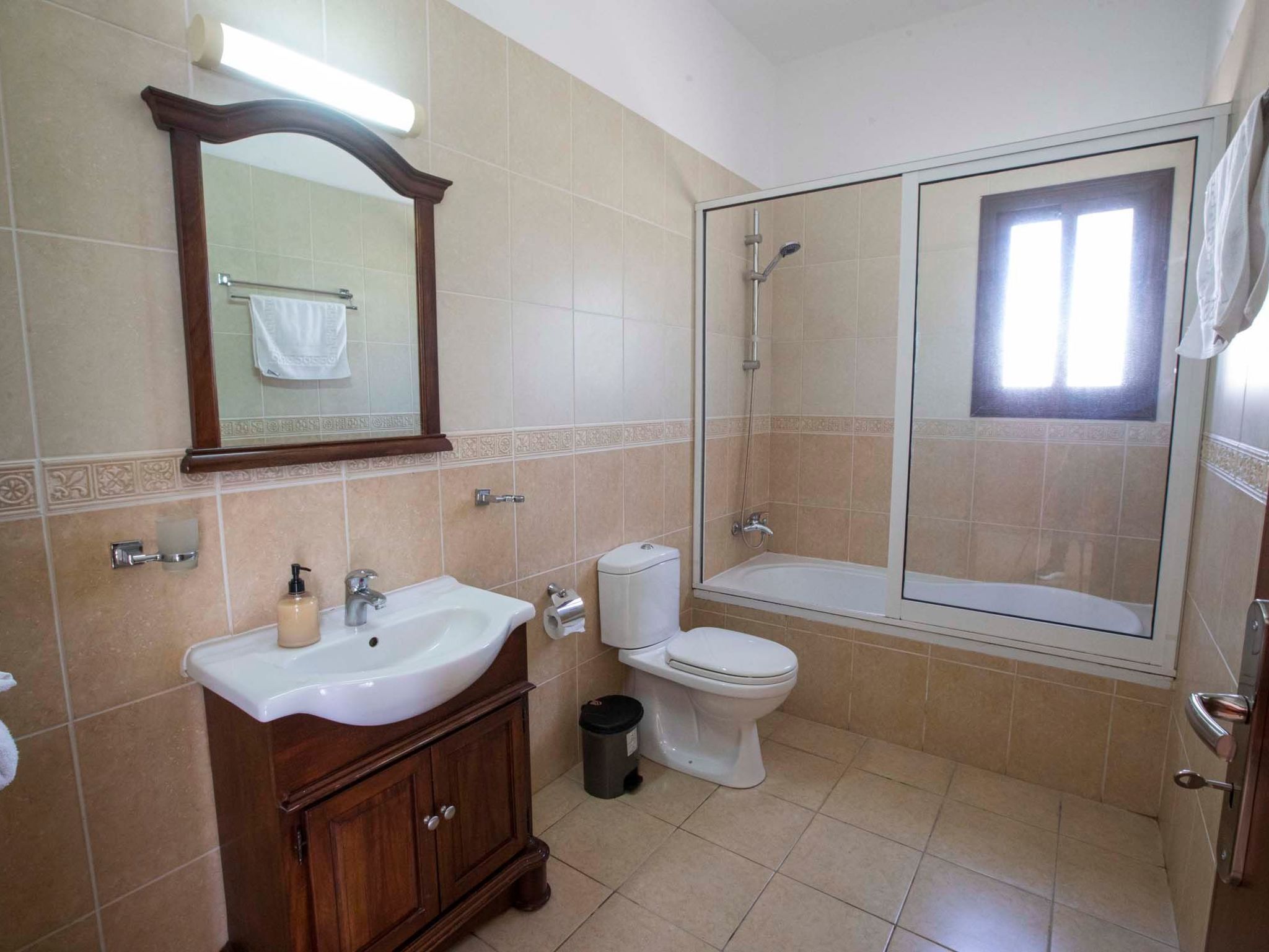 Villa mit Blick auf die Berge und Whirlpool-Binnen