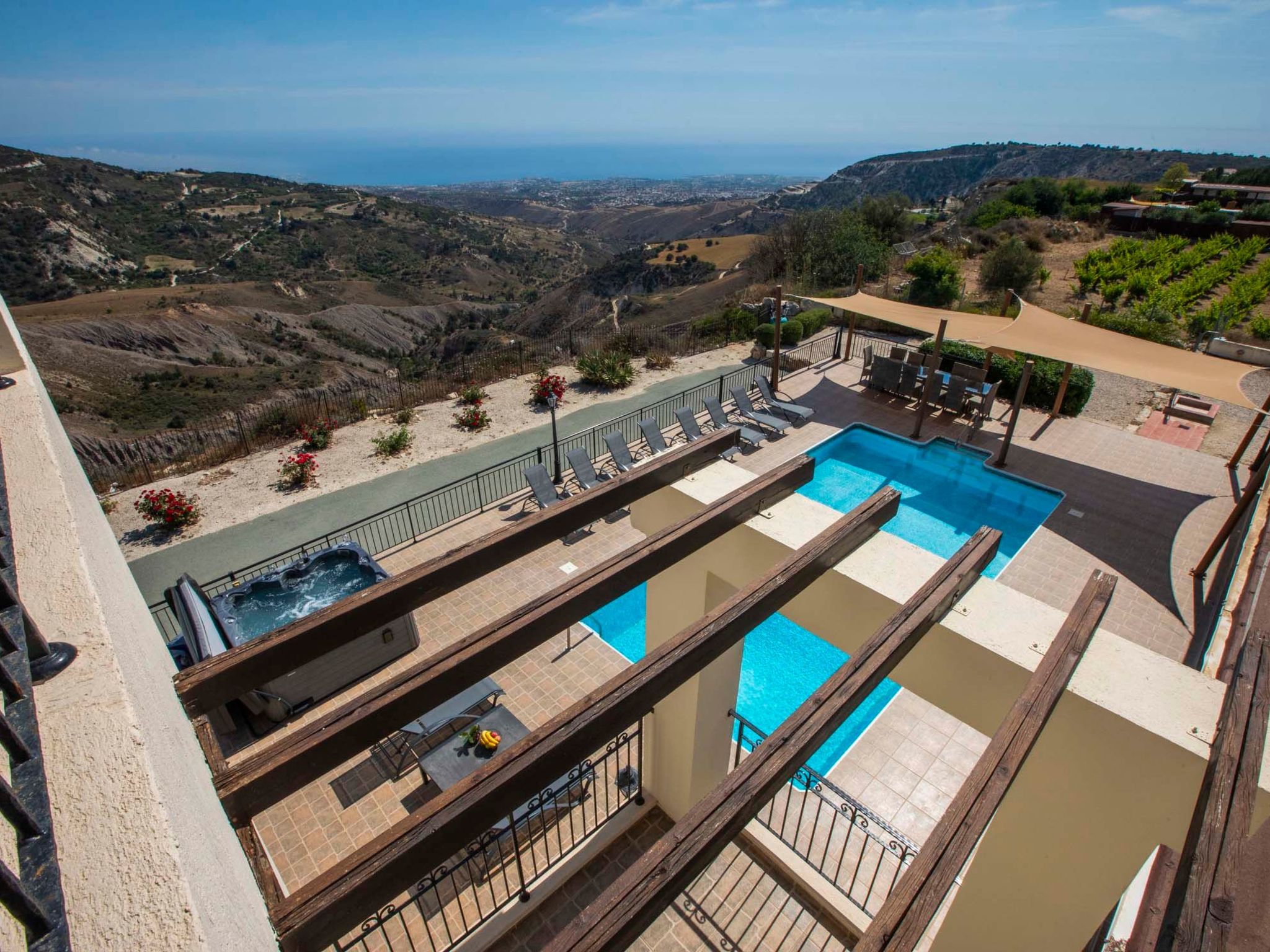 Villa mit Blick auf die Berge und Whirlpool-Binnen