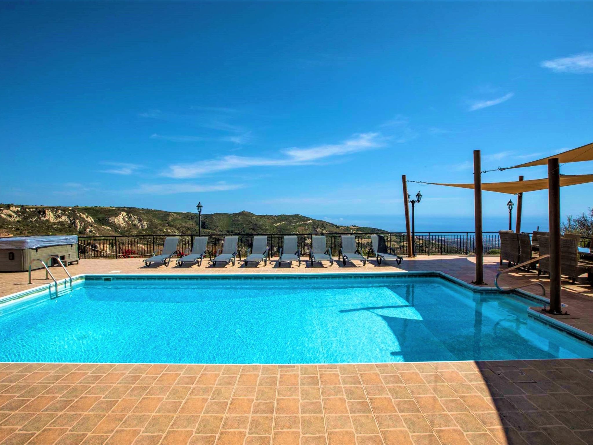 Villa mit Blick auf die Berge und Whirlpool-Binnen