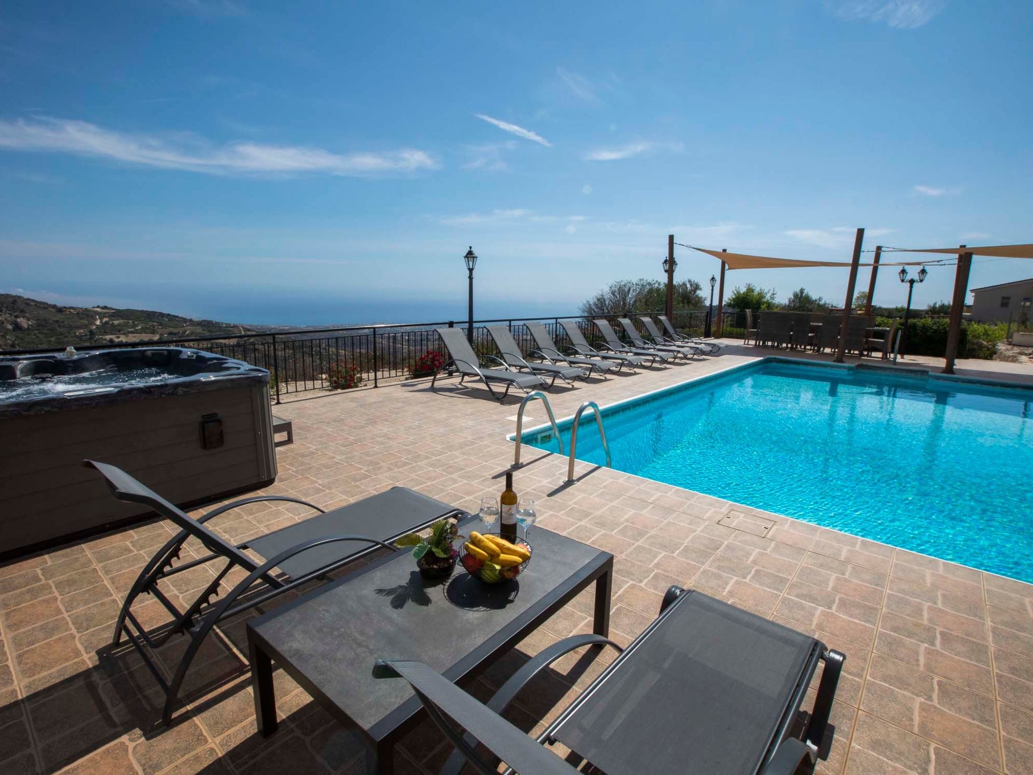 Villa mit Blick auf die Berge und Whirlpool-Binnen