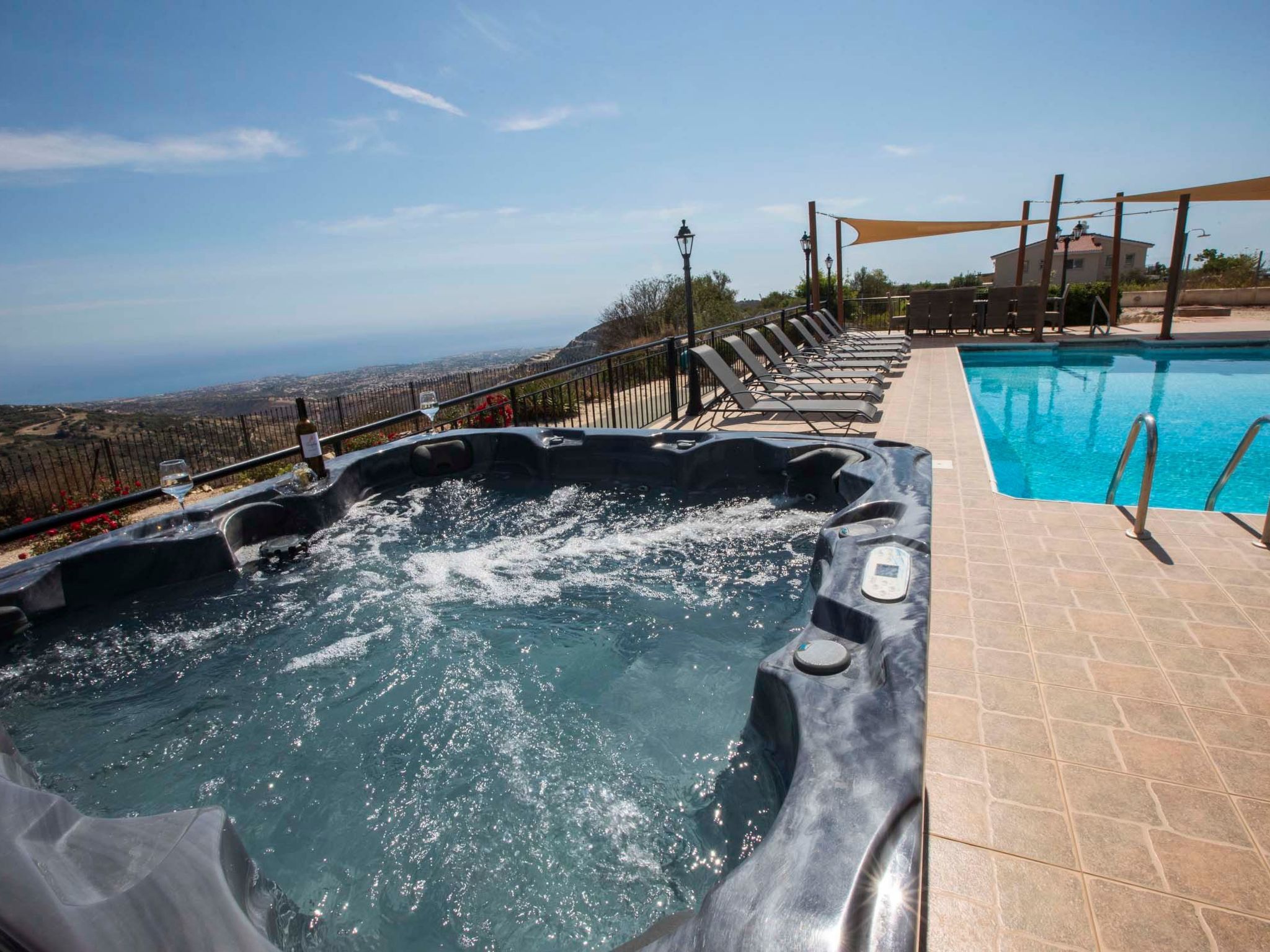 Villa mit Blick auf die Berge und Whirlpool-Binnen