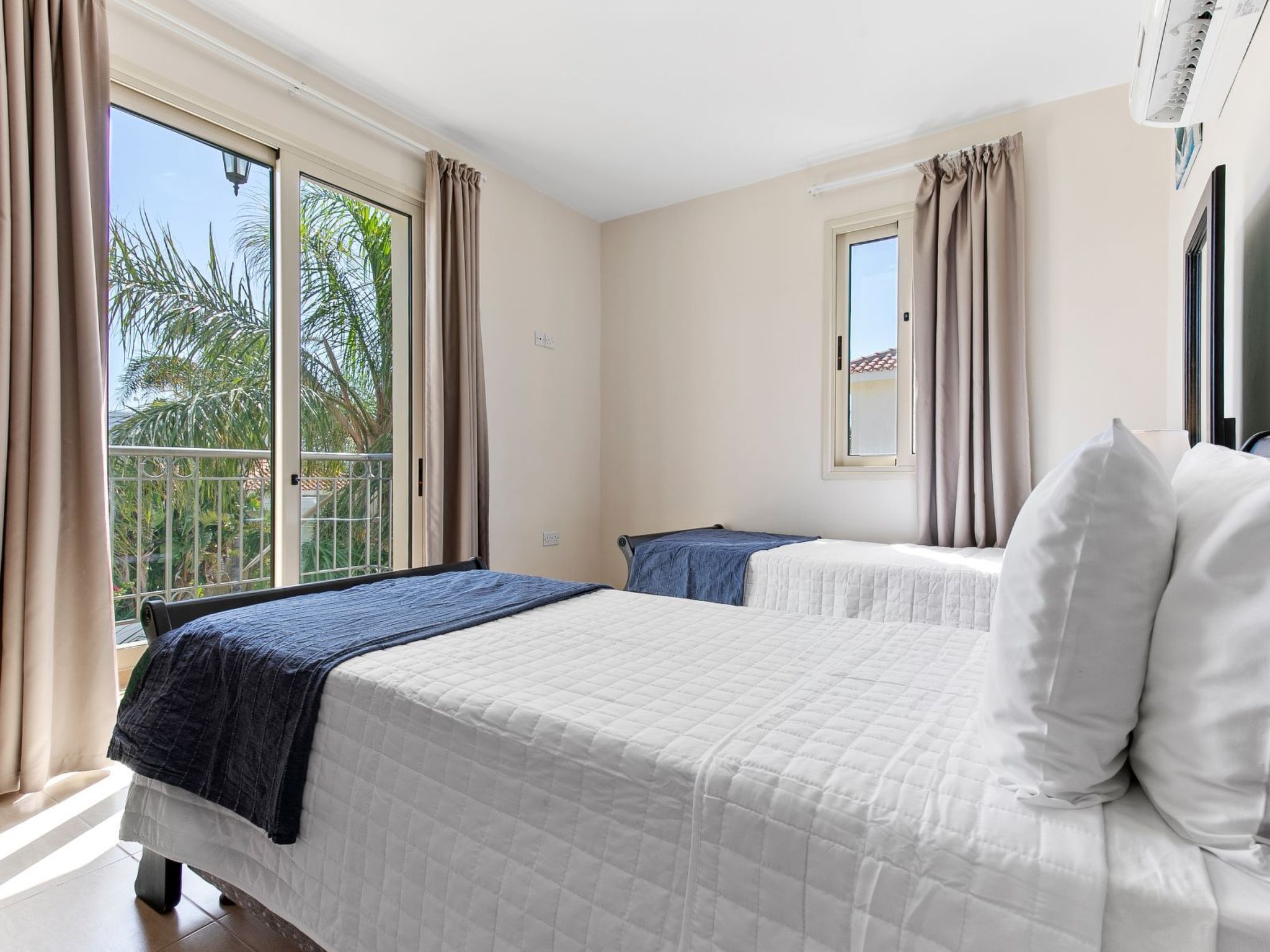 'Sea Point Villa Chrisanthi'