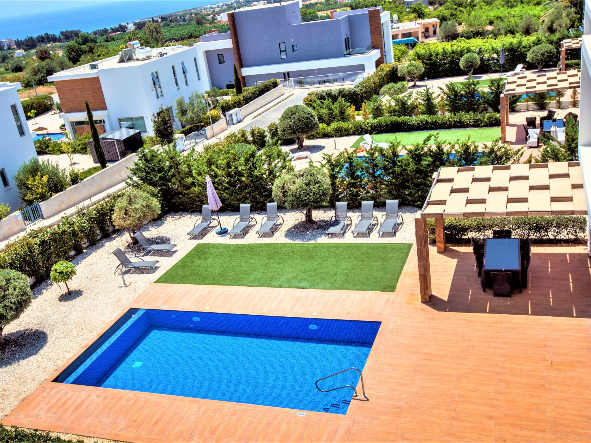 Luxuriöse Villa mit privatem Pool und Whirlpool-Binnen