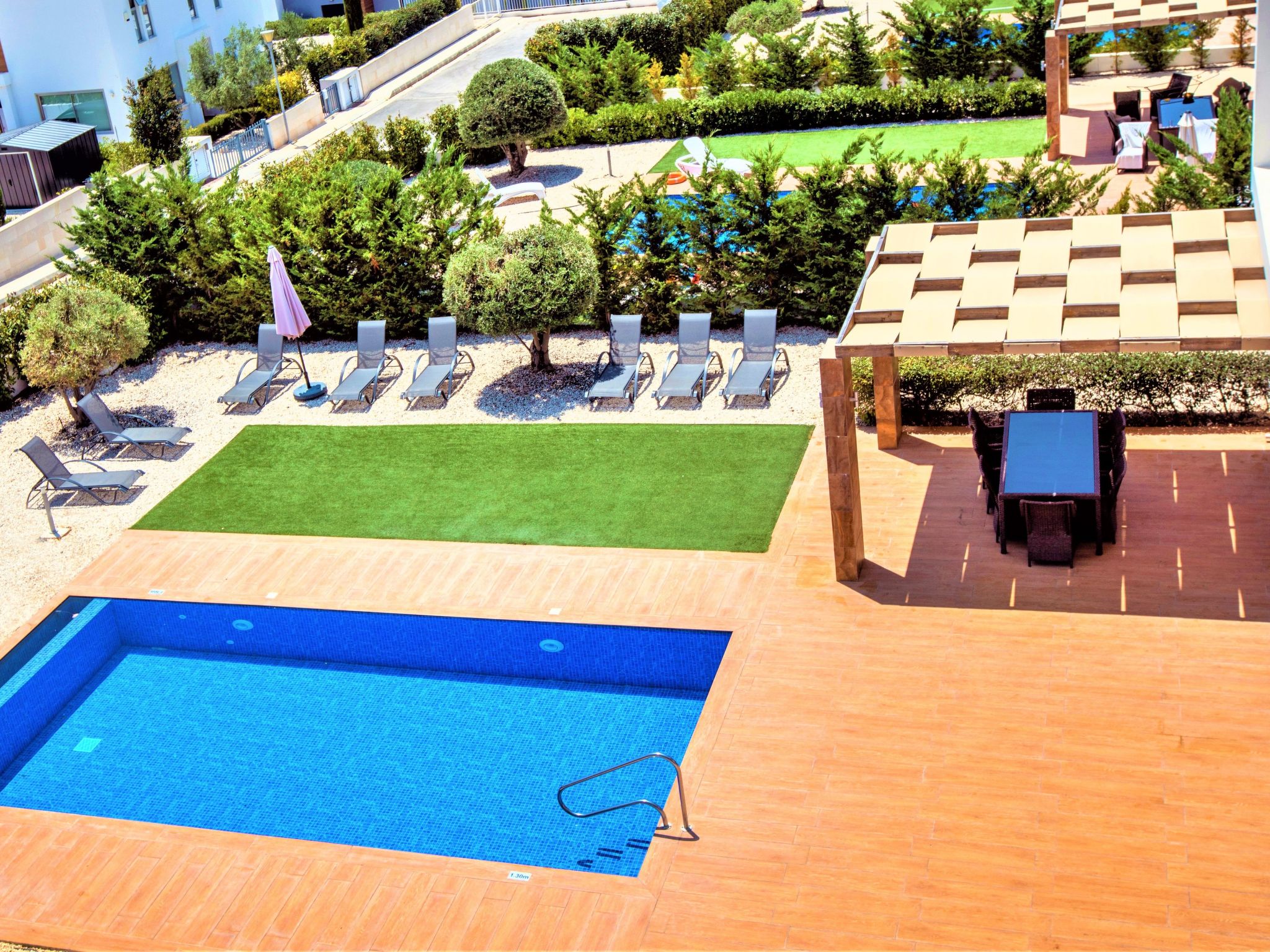 Luxuriöse Villa mit privatem Pool und Whirlpool-Binnen