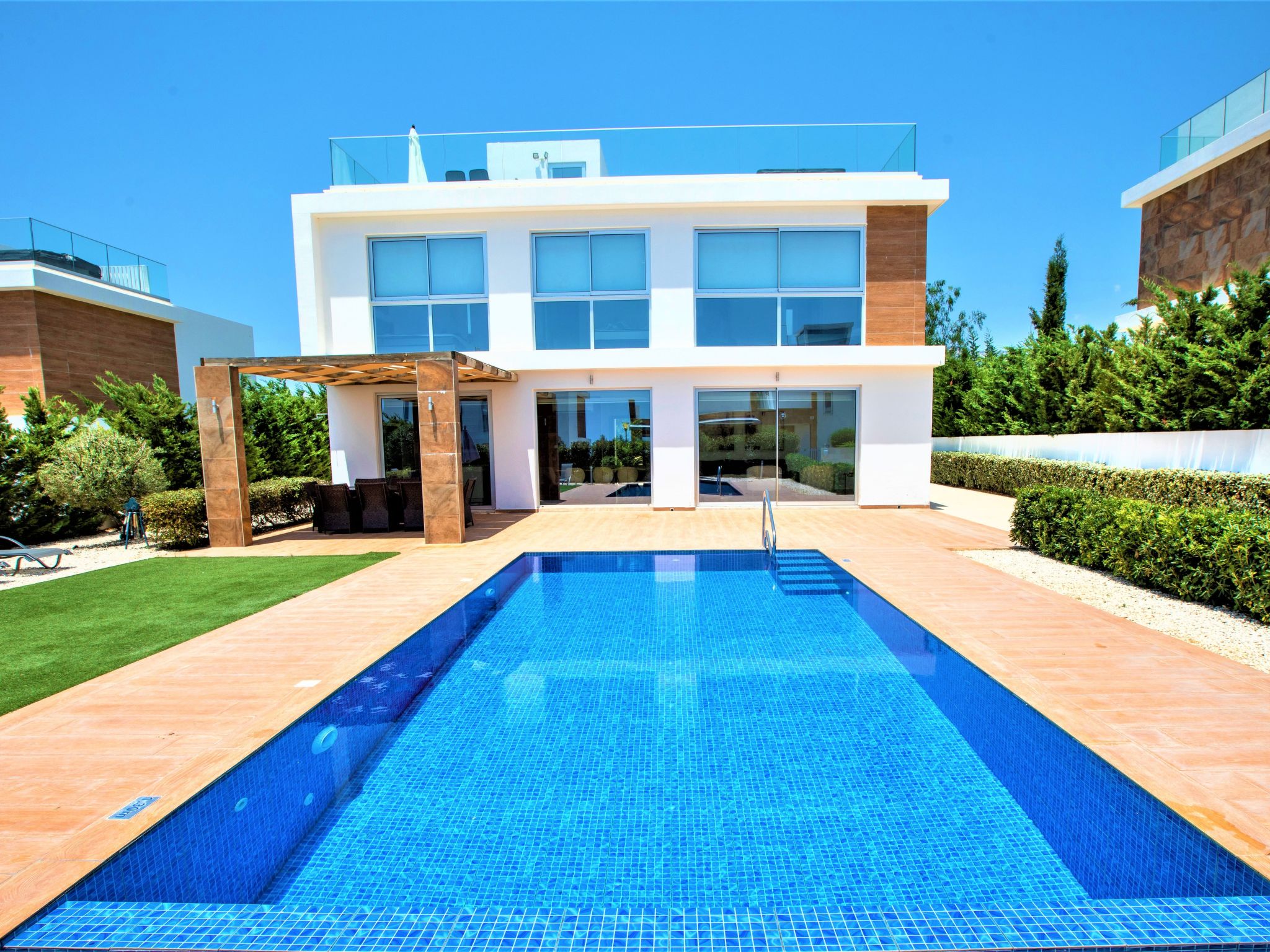 Luxuriöse Villa mit privatem Pool und Whirlpool-Binnen