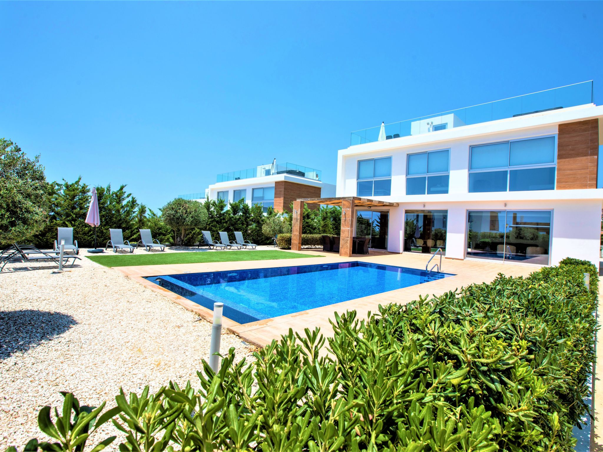 Luxuriöse Villa mit privatem Pool und Whirlpool-Binnen