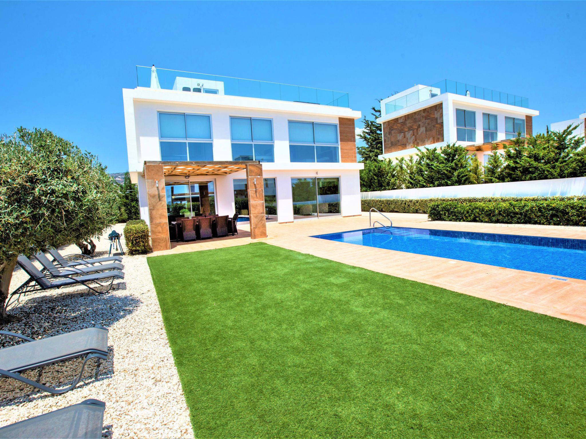 Luxuriöse Villa mit privatem Pool und Whirlpool-Binnen