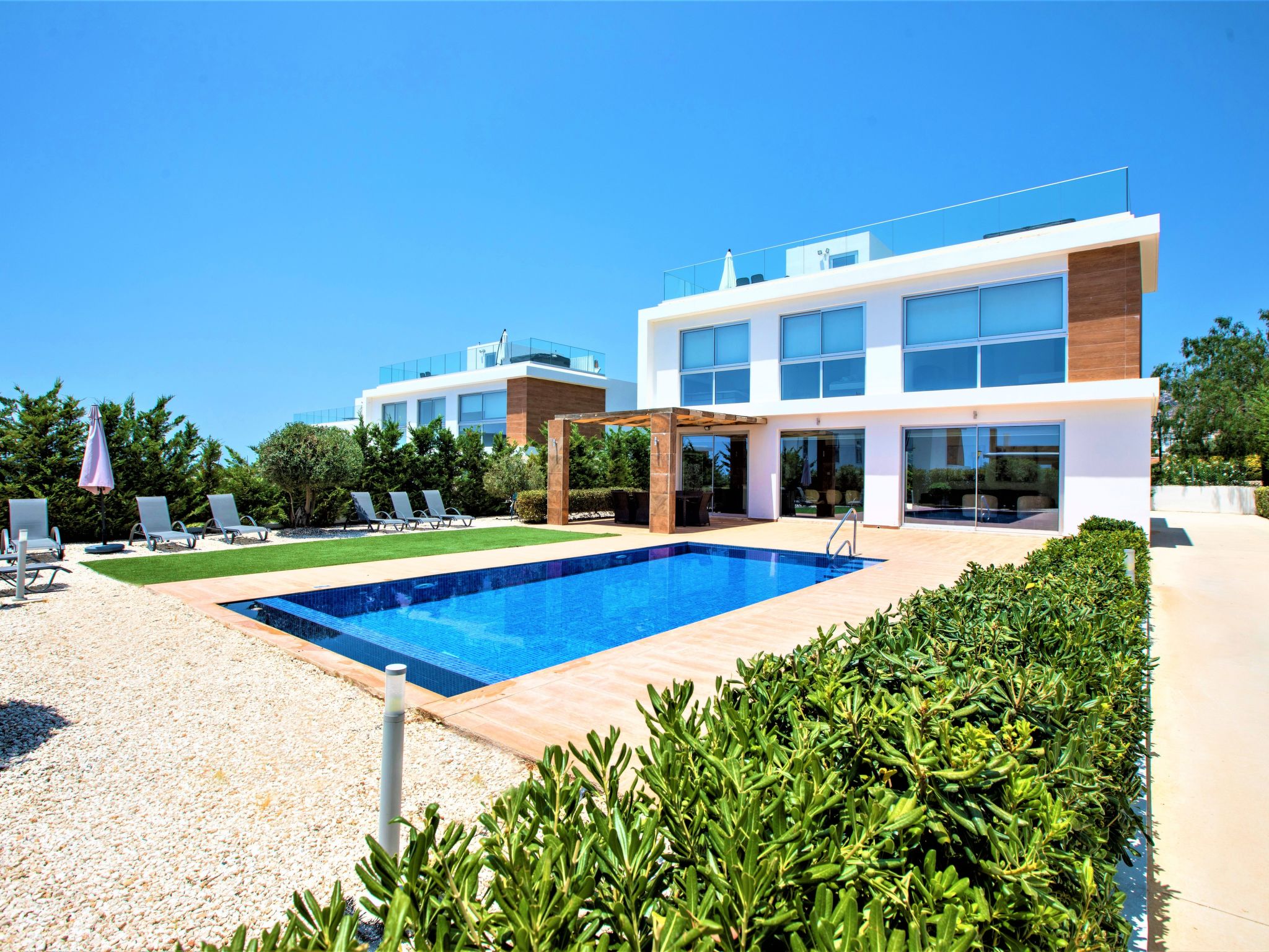 Luxuriöse Villa mit privatem Pool und Whirlpool-Binnen