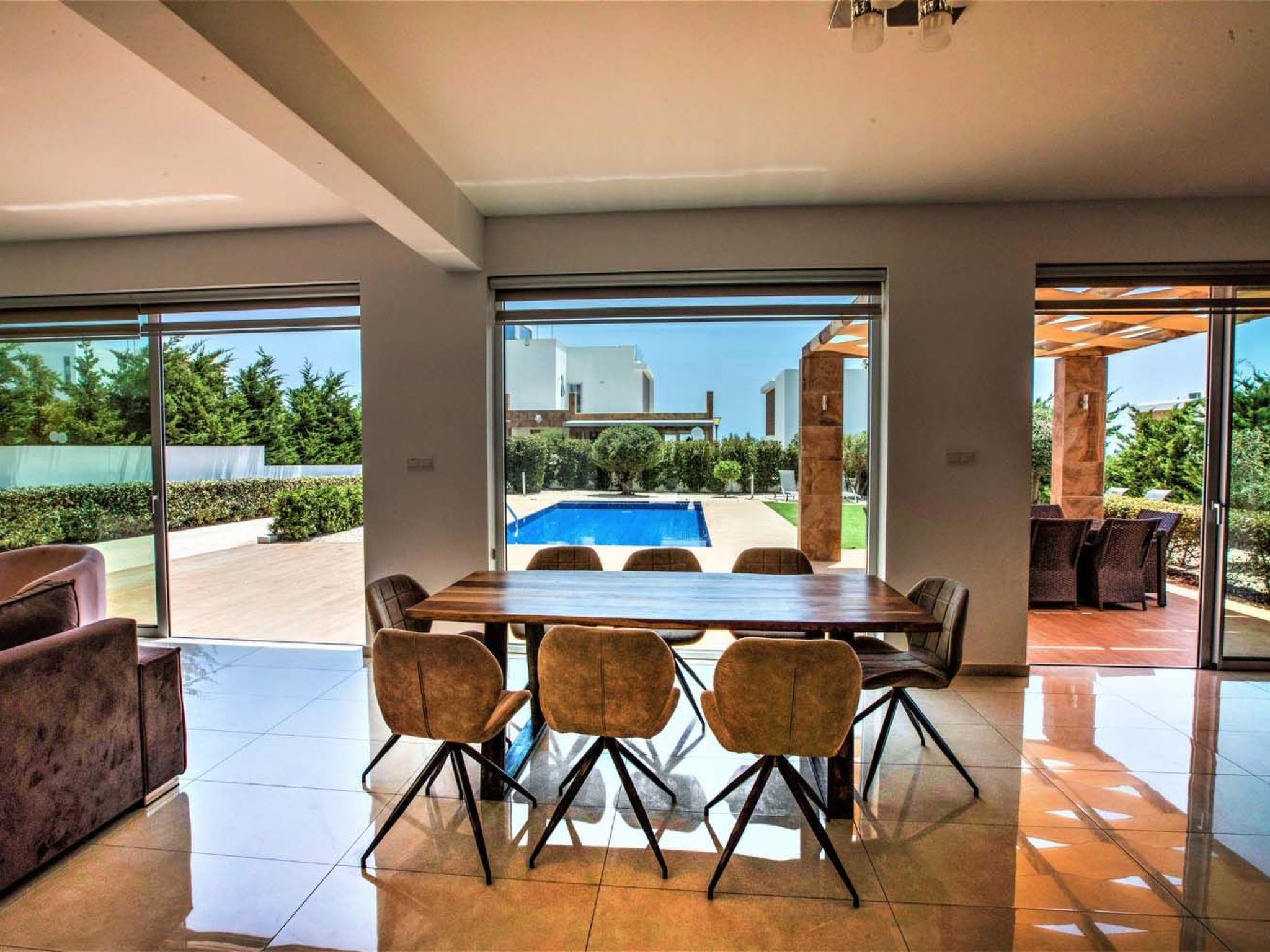 Luxuriöse Villa mit privatem Pool und Whirlpool-Binnen