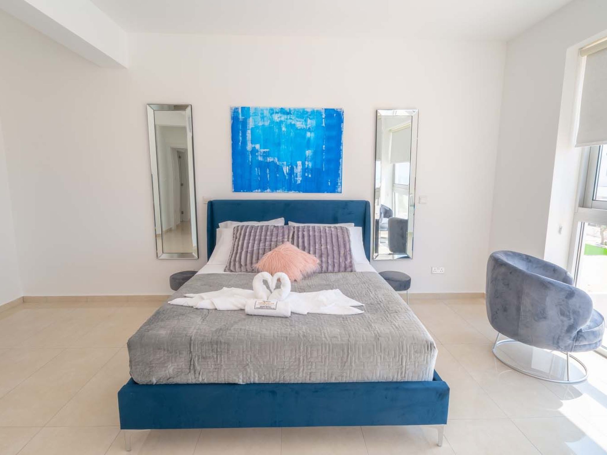 Luxuriöse Villa mit privatem Pool und Whirlpool-Binnen