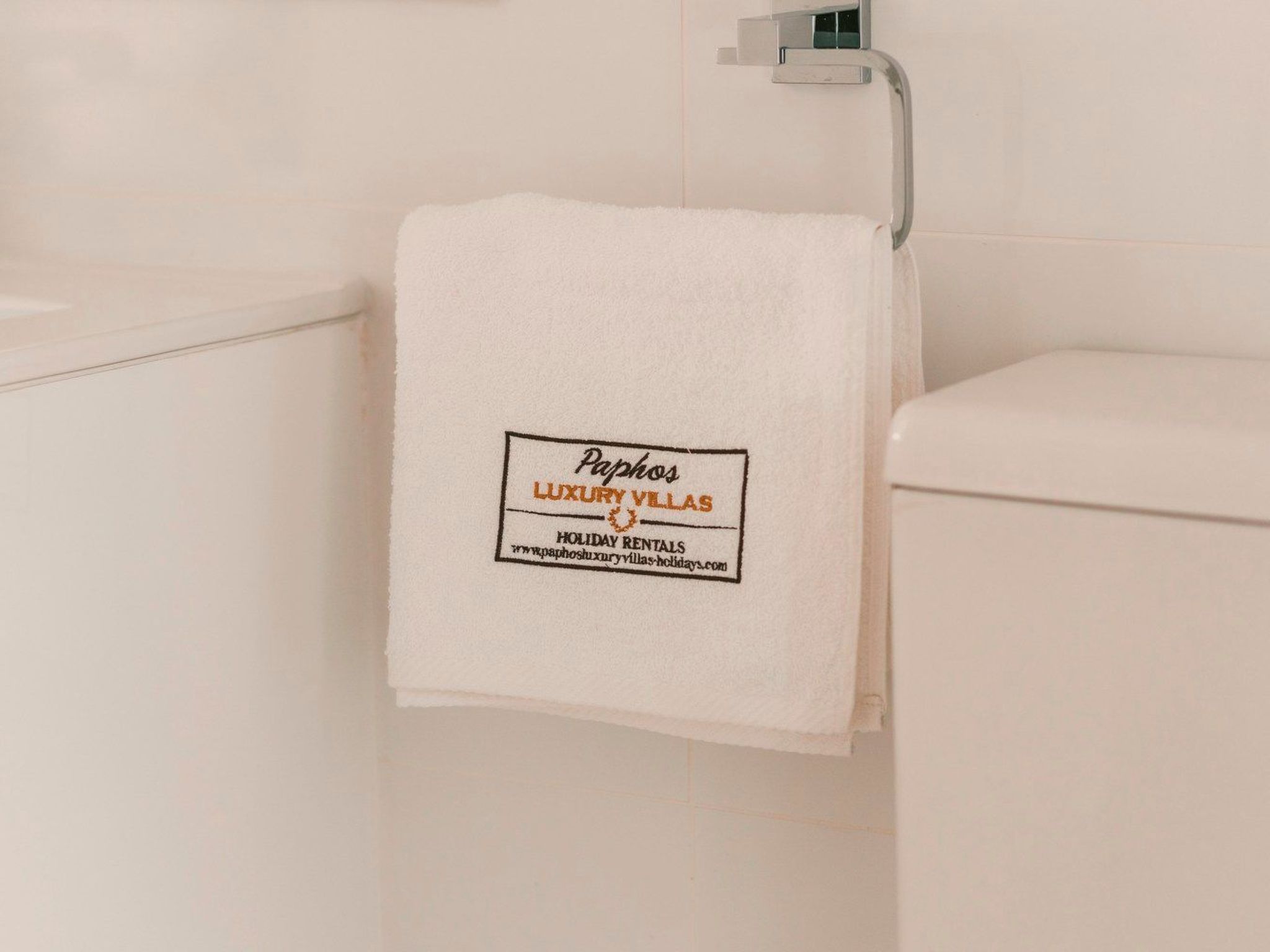 Luxuriöse Villa mit privatem Pool und Whirlpool-Binnen