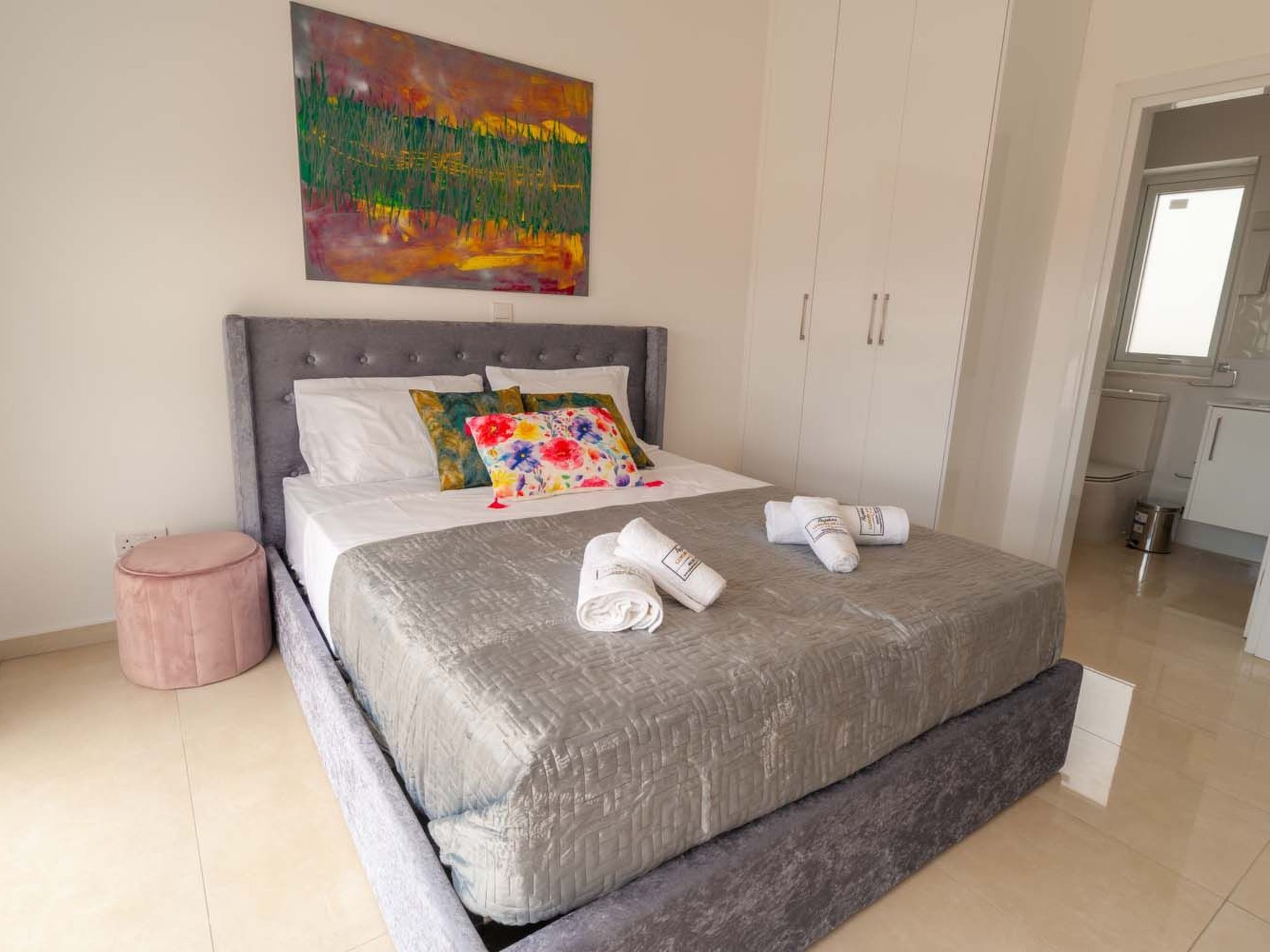 Luxuriöse Villa mit privatem Pool und Whirlpool-Binnen