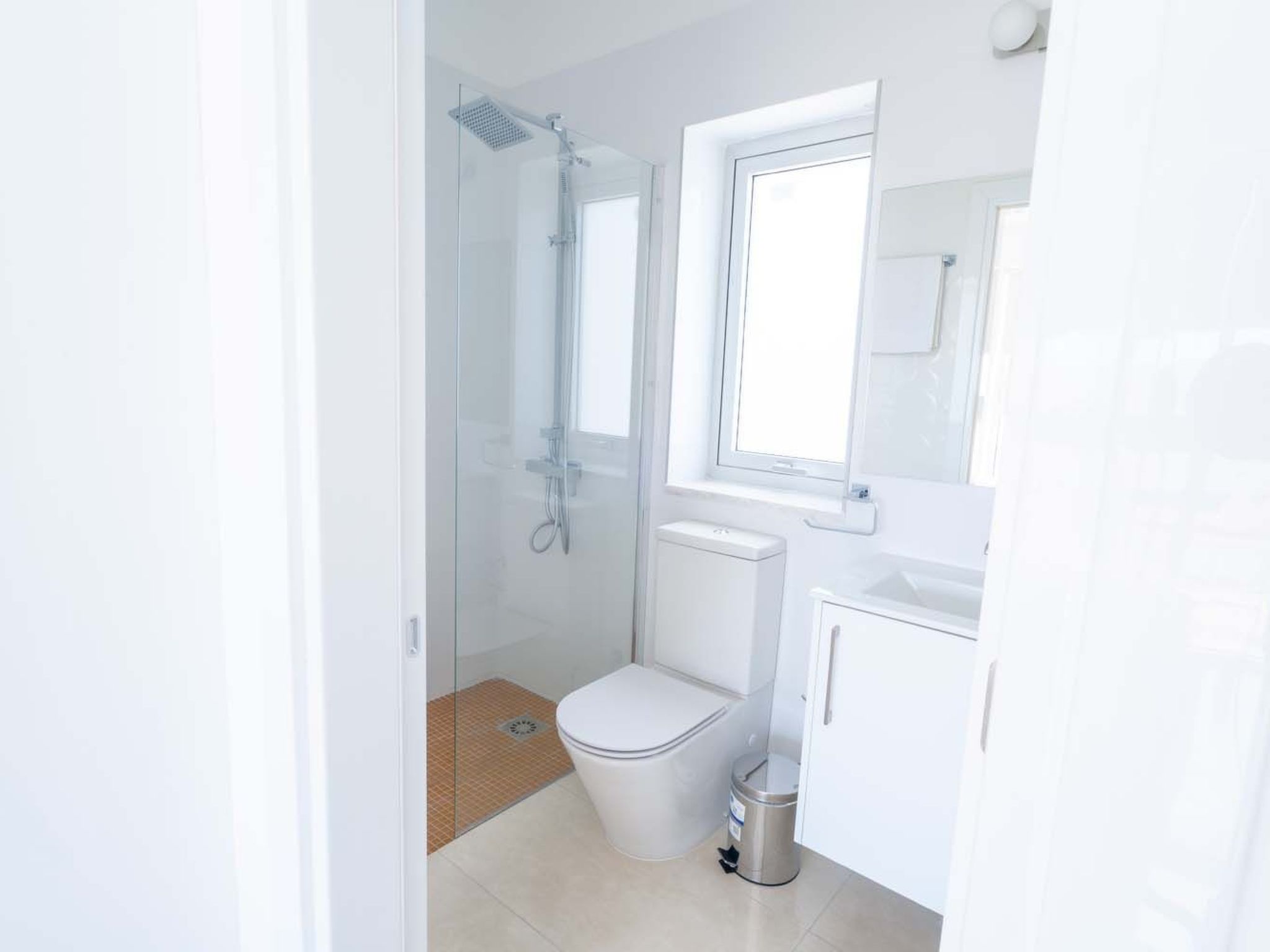 Luxuriöse Villa mit privatem Pool und Whirlpool-Binnen