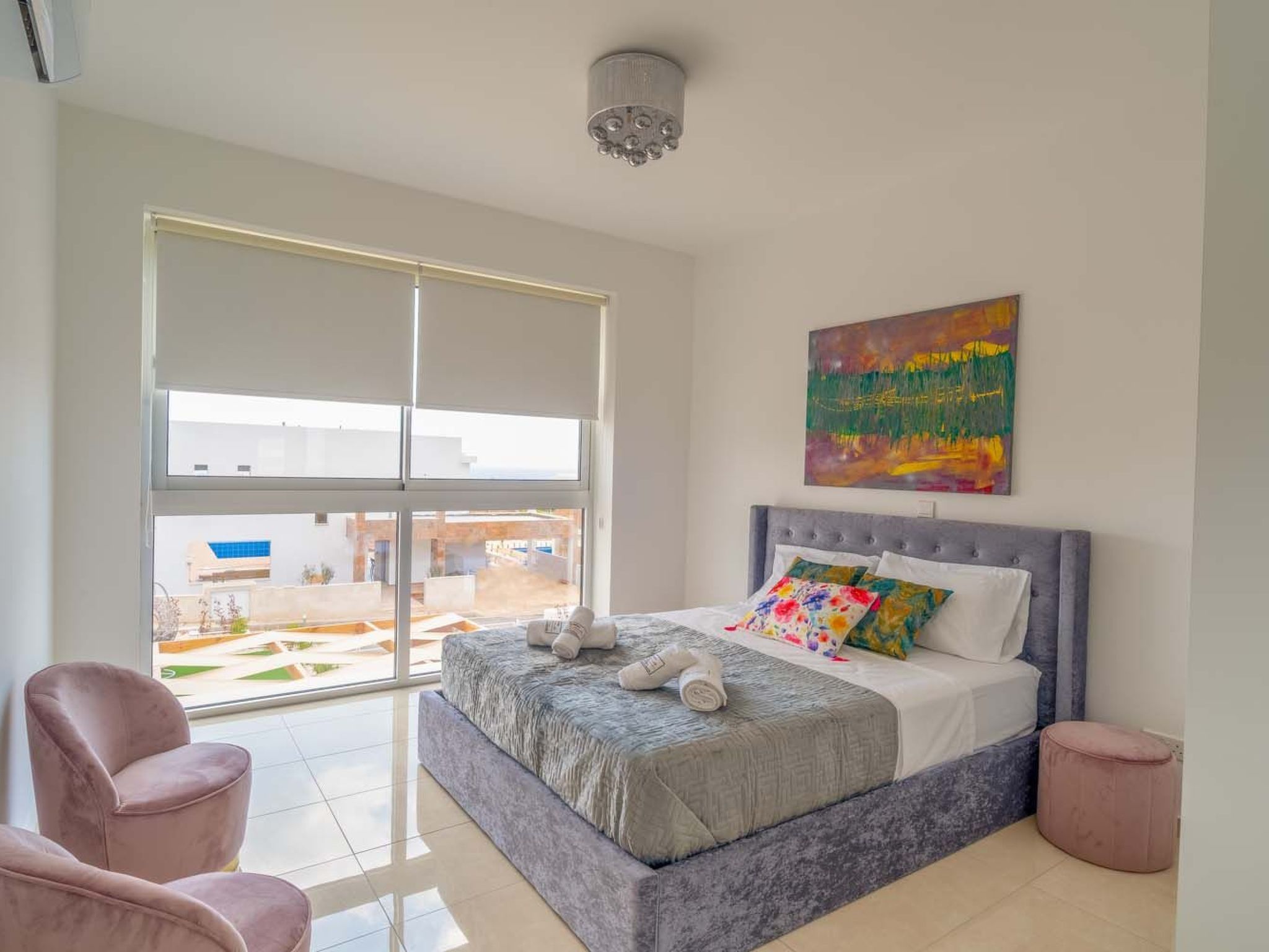 Luxuriöse Villa mit privatem Pool und Whirlpool-Binnen