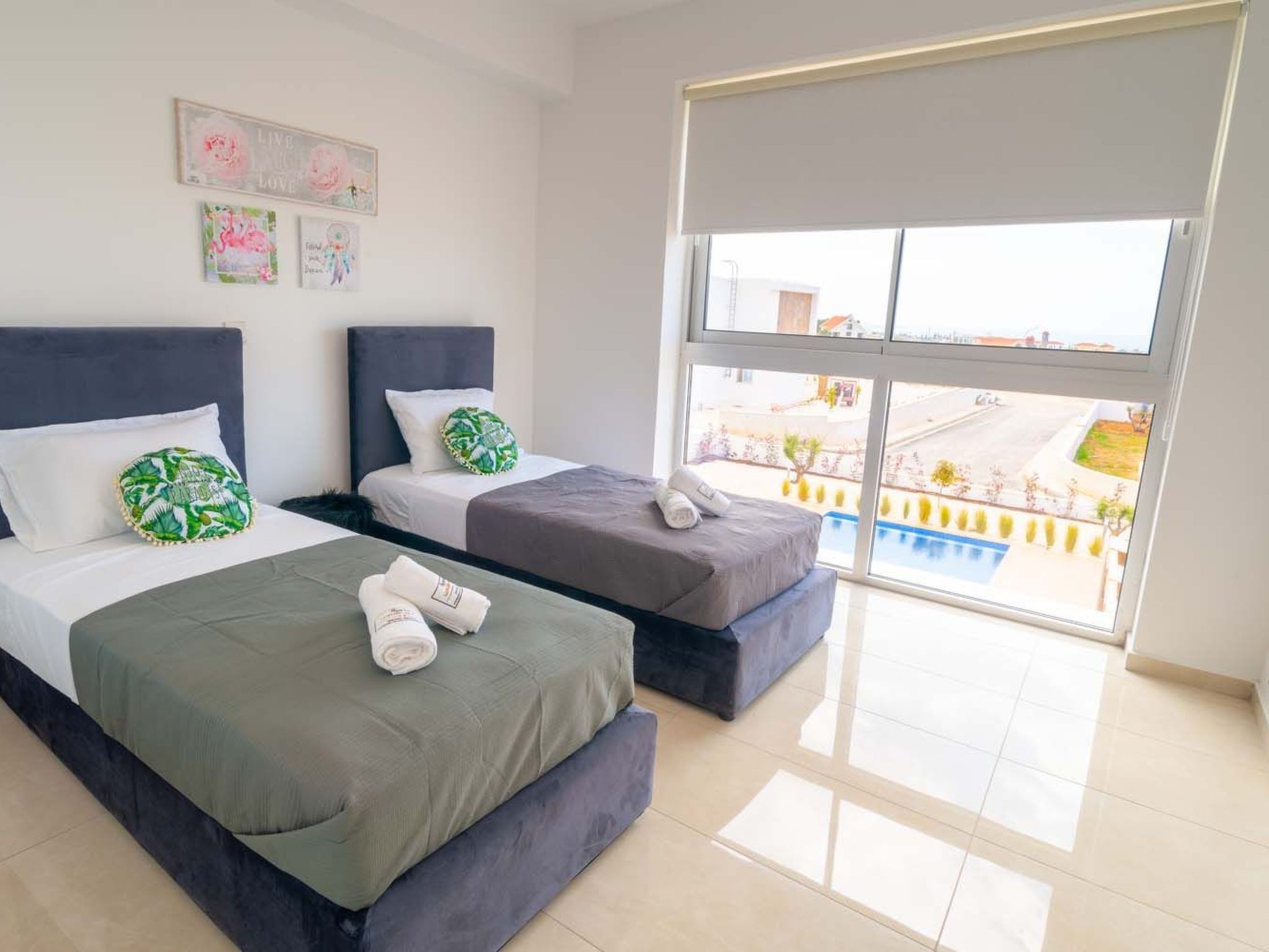 Luxuriöse Villa mit privatem Pool und Whirlpool-Binnen