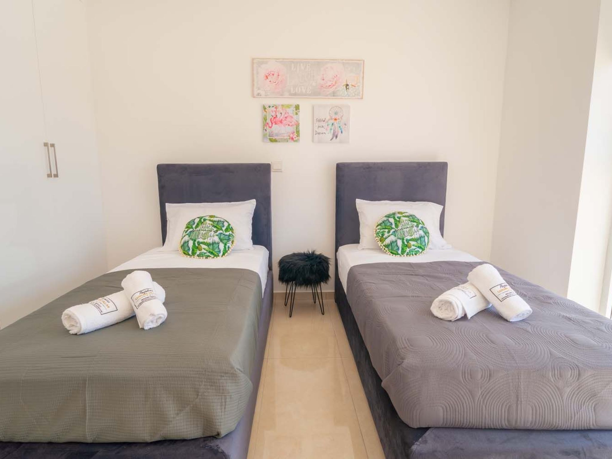 Luxuriöse Villa mit privatem Pool und Whirlpool-Binnen