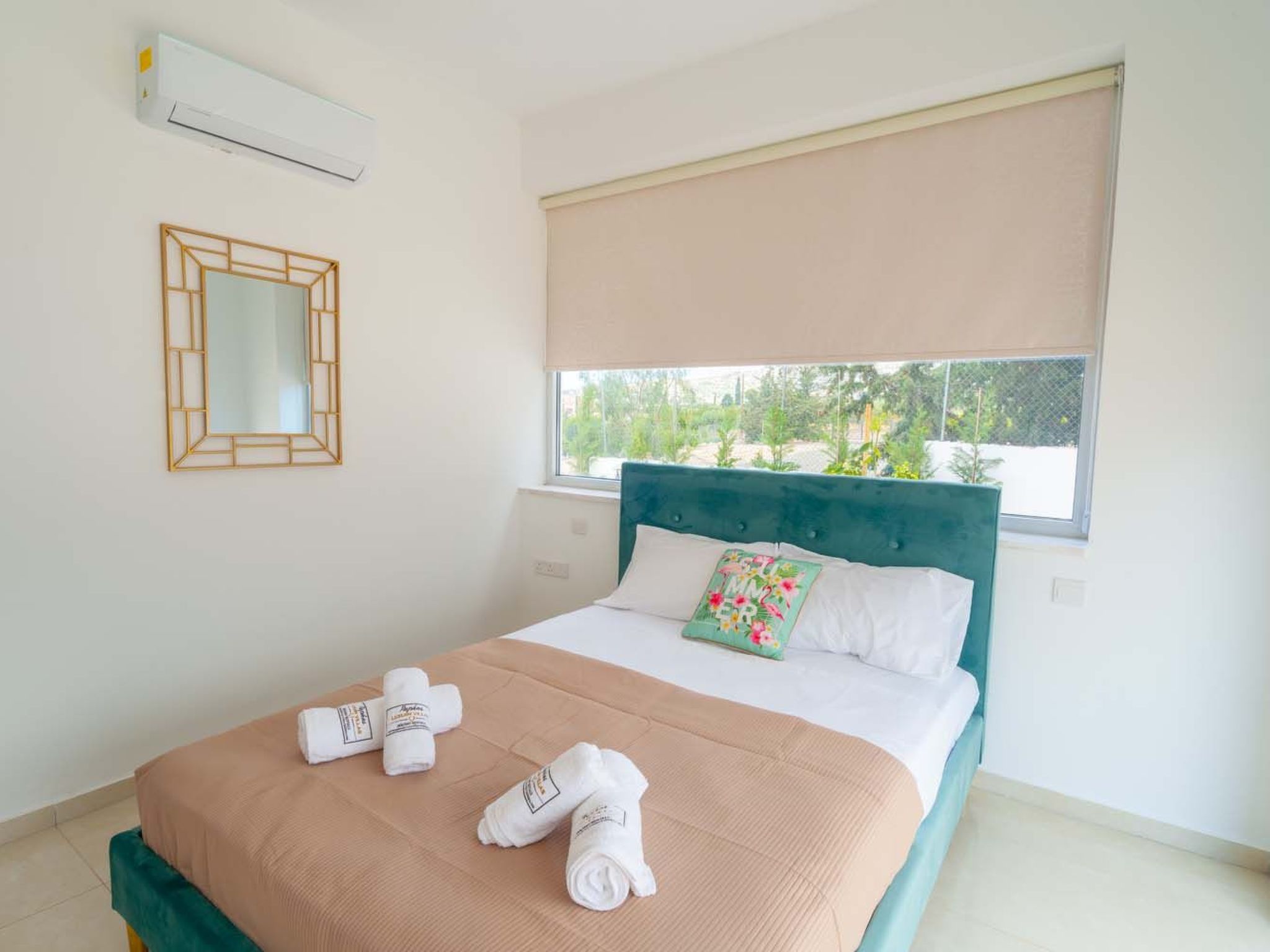 Luxuriöse Villa mit privatem Pool und Whirlpool-Binnen