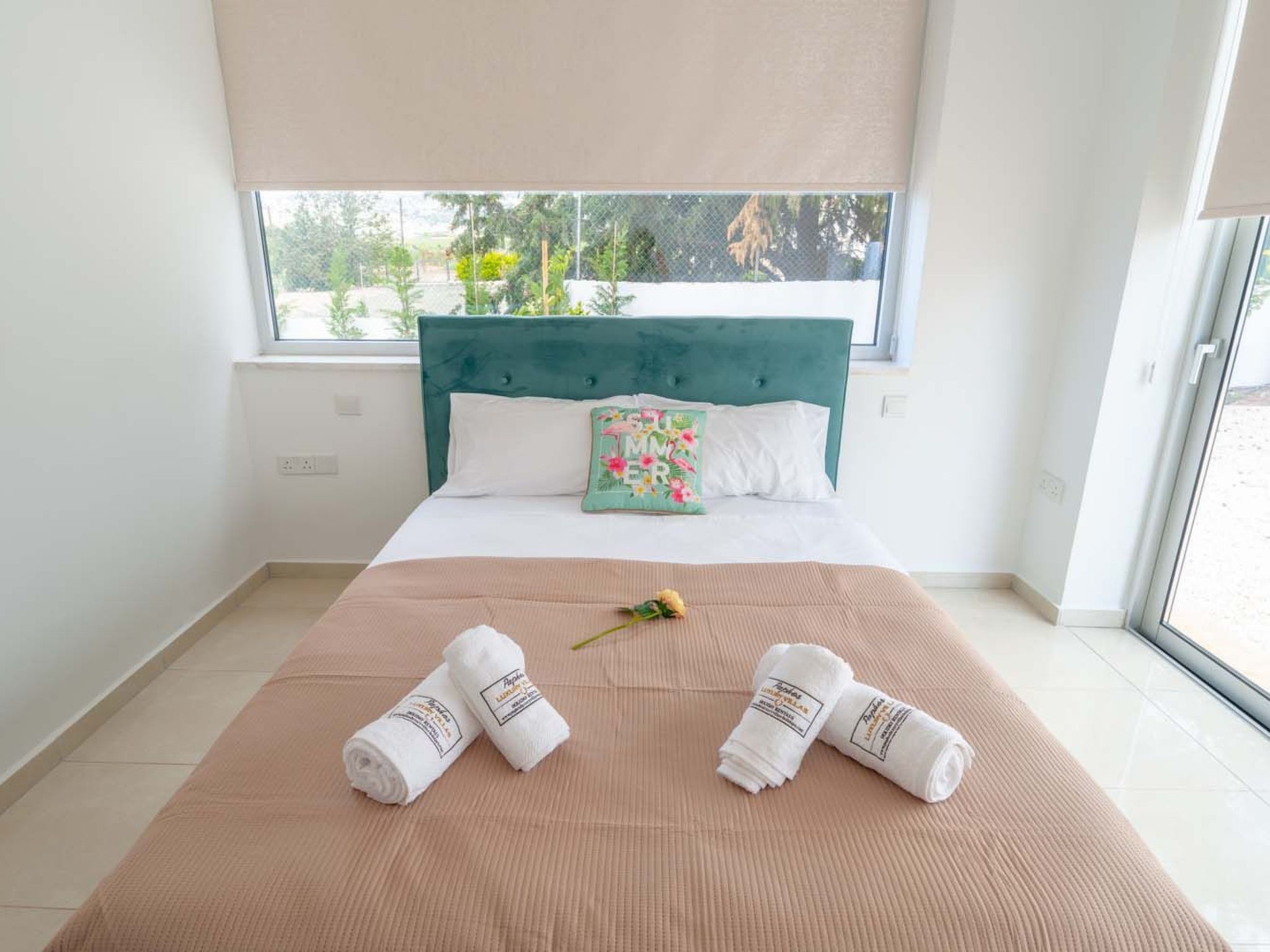 Luxuriöse Villa mit privatem Pool und Whirlpool-Binnen