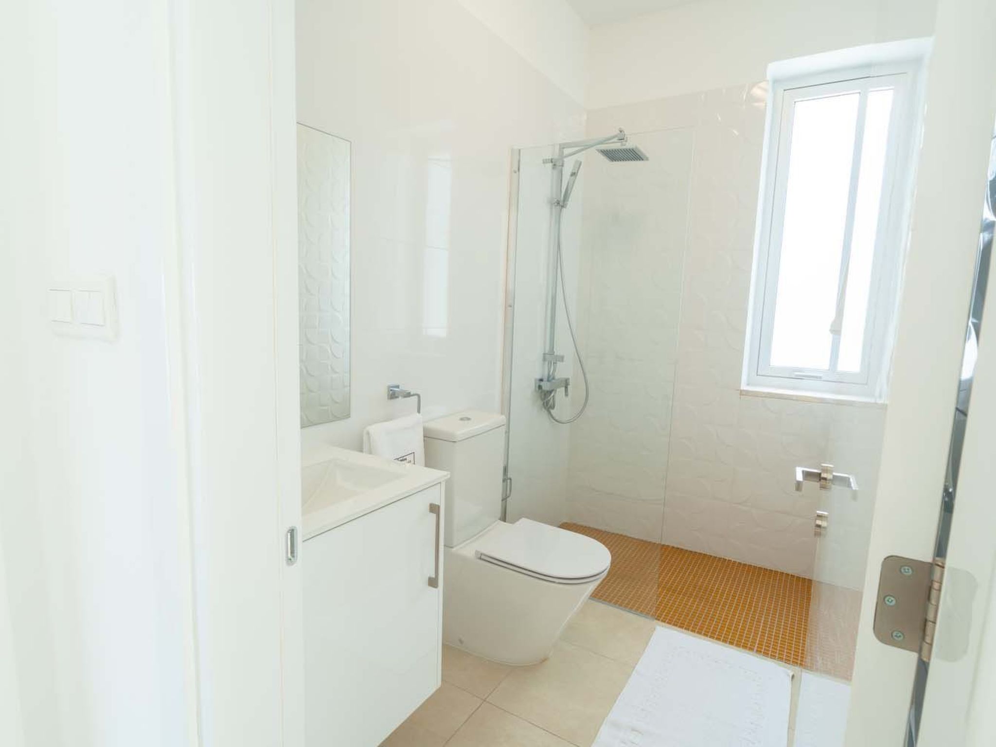 Luxuriöse Villa mit privatem Pool und Whirlpool-Binnen