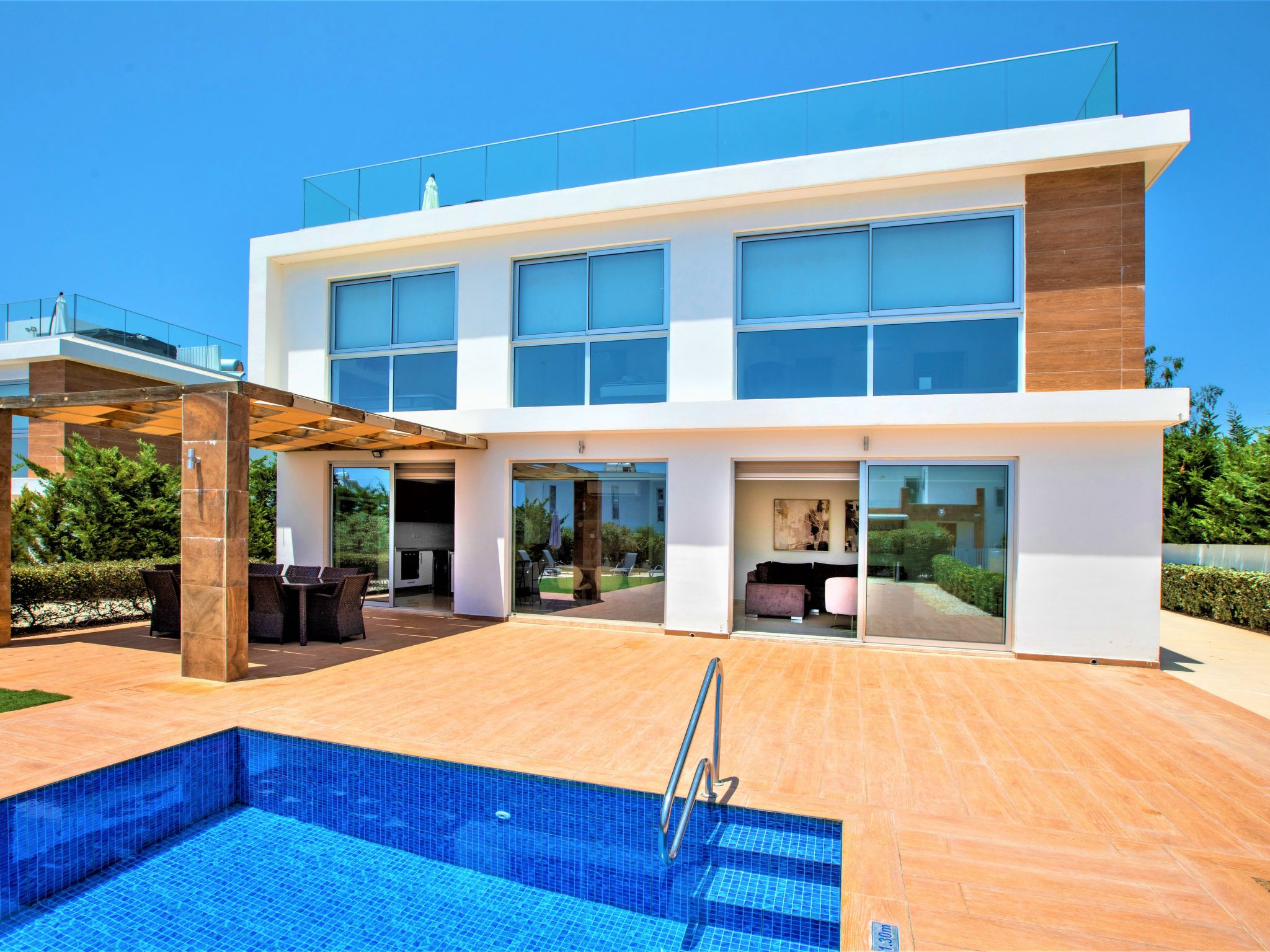 Luxuriöse Villa mit privatem Pool und Whirlpool-Binnen