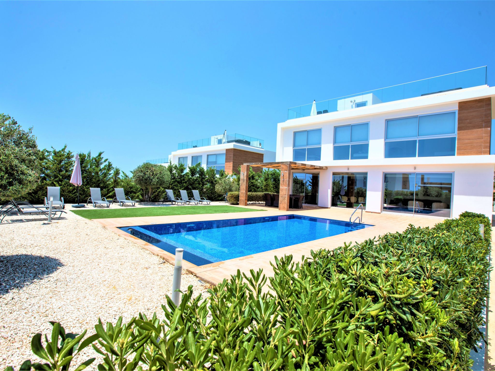 Luxuriöse Villa mit privatem Pool und Whirlpool-Binnen