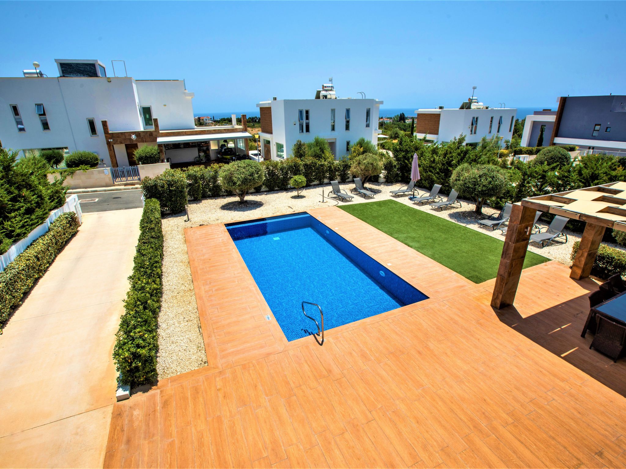 Luxuriöse Villa mit privatem Pool und Whirlpool-Binnen