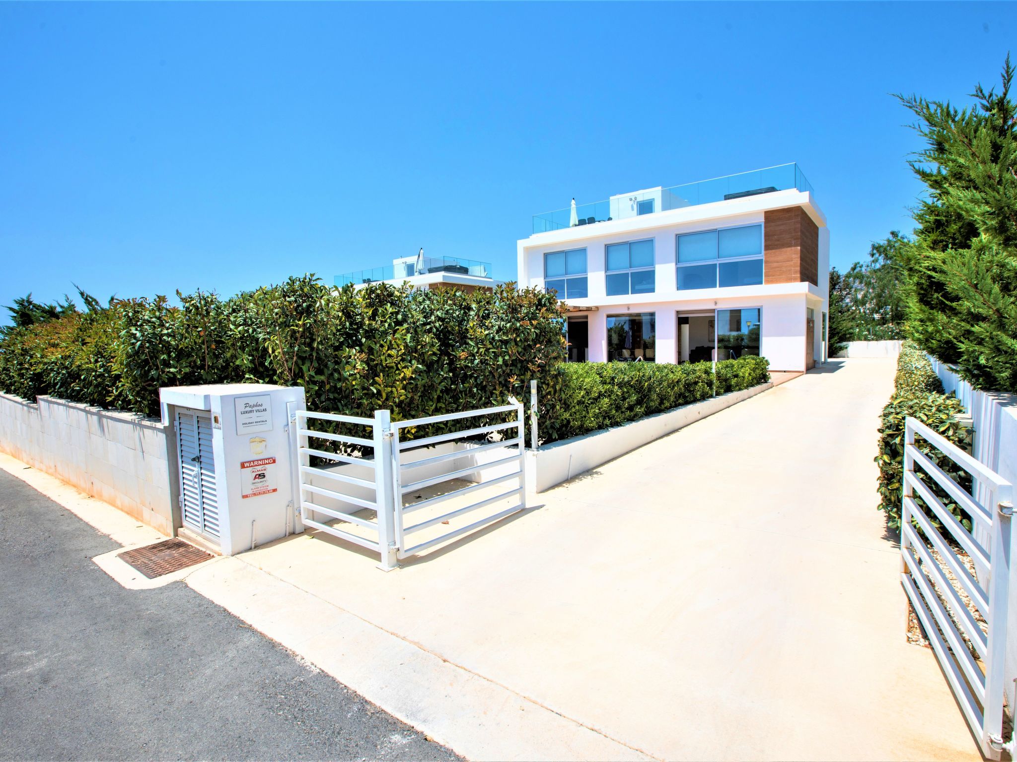 Luxuriöse Villa mit privatem Pool und Whirlpool-Binnen