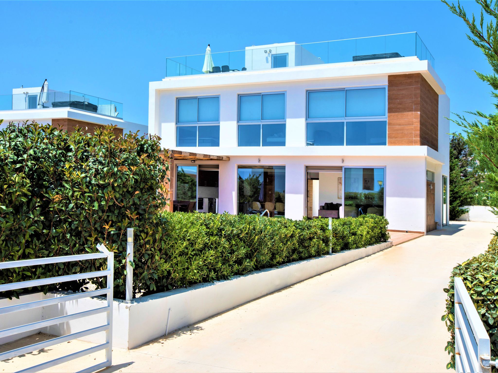 Luxuriöse Villa mit privatem Pool und Whirlpool-Binnen