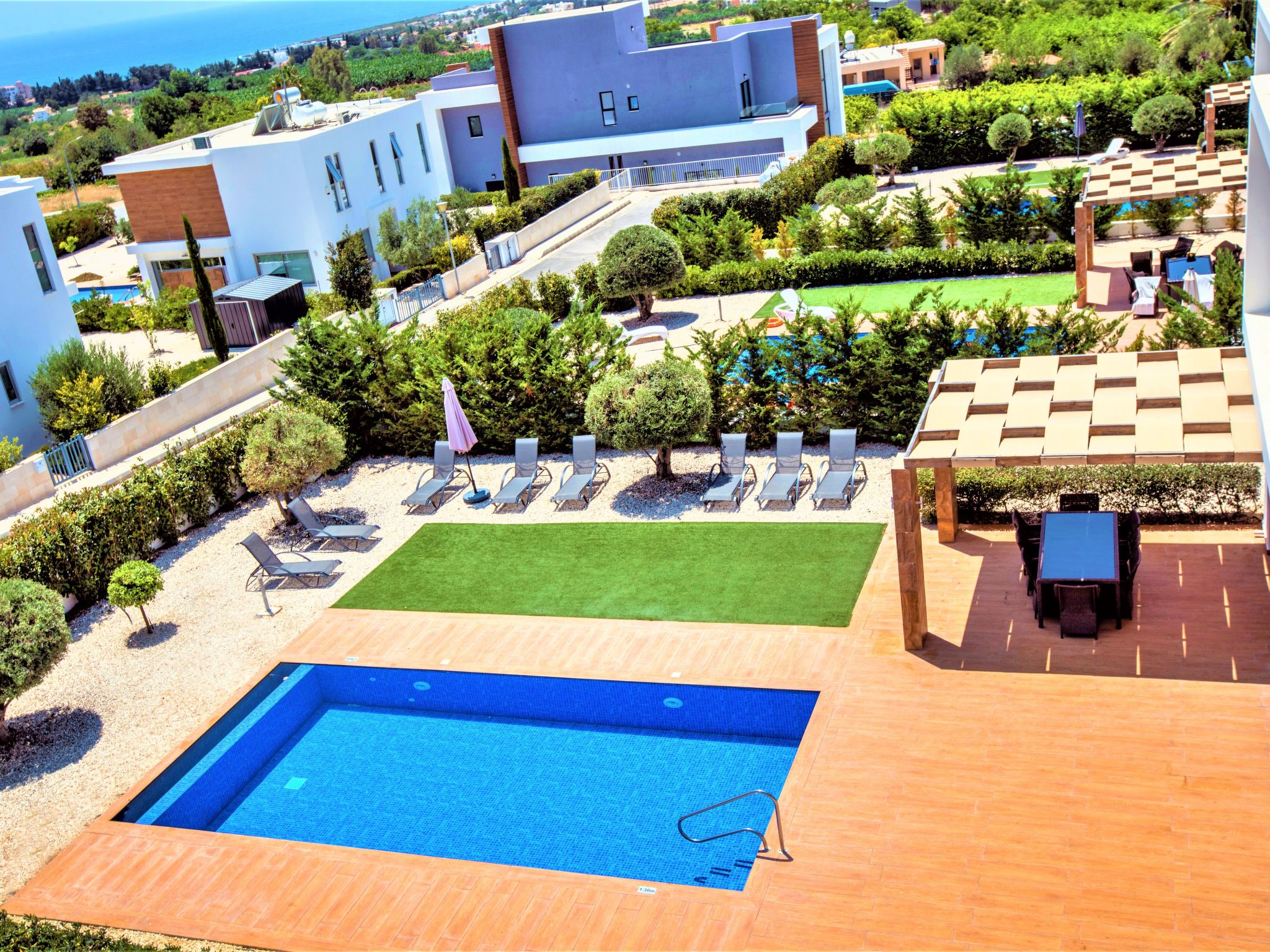 Luxuriöse Villa mit privatem Pool und Whirlpool-Binnen