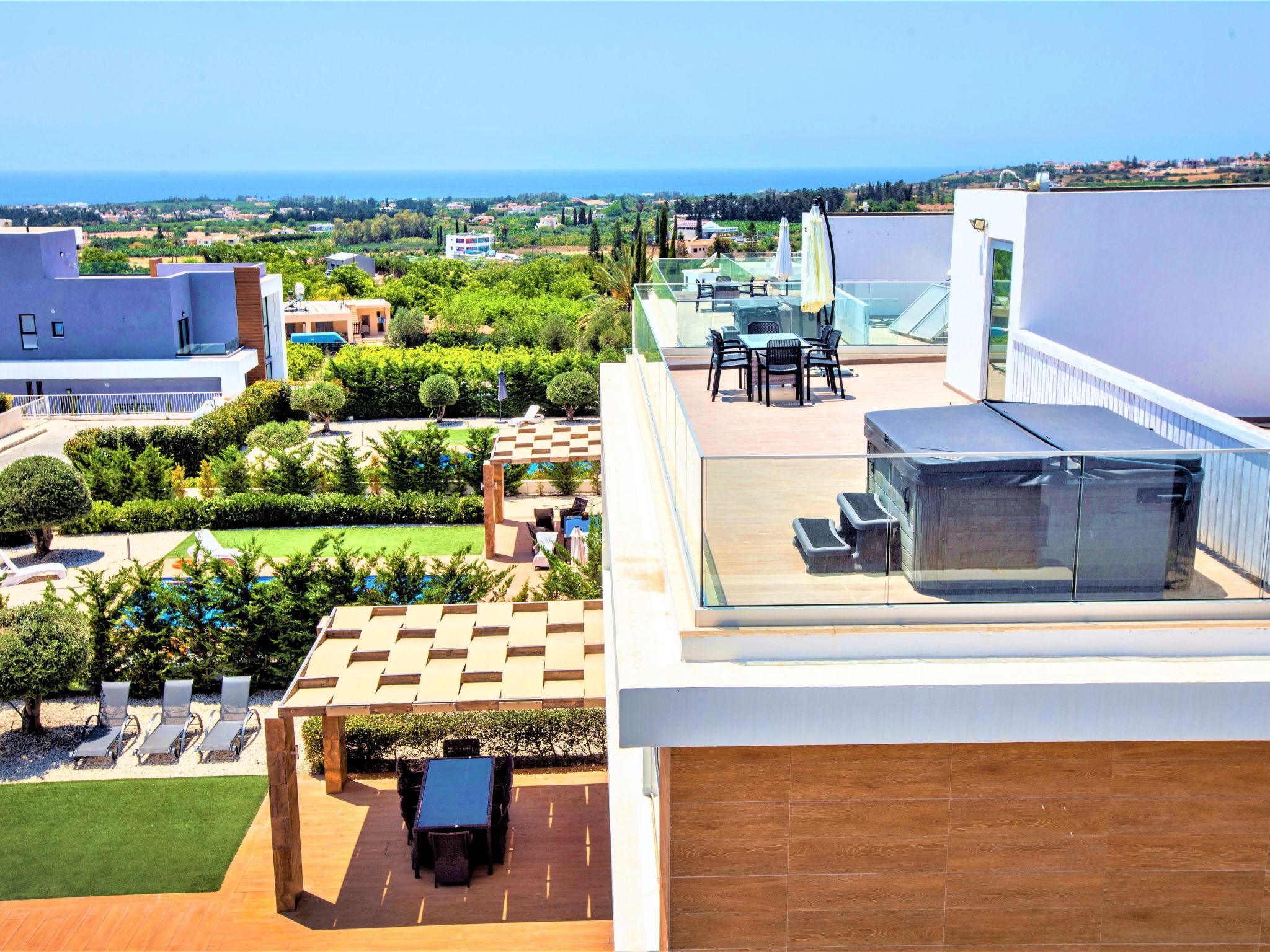 Luxuriöse Villa mit privatem Pool und Whirlpool-Binnen