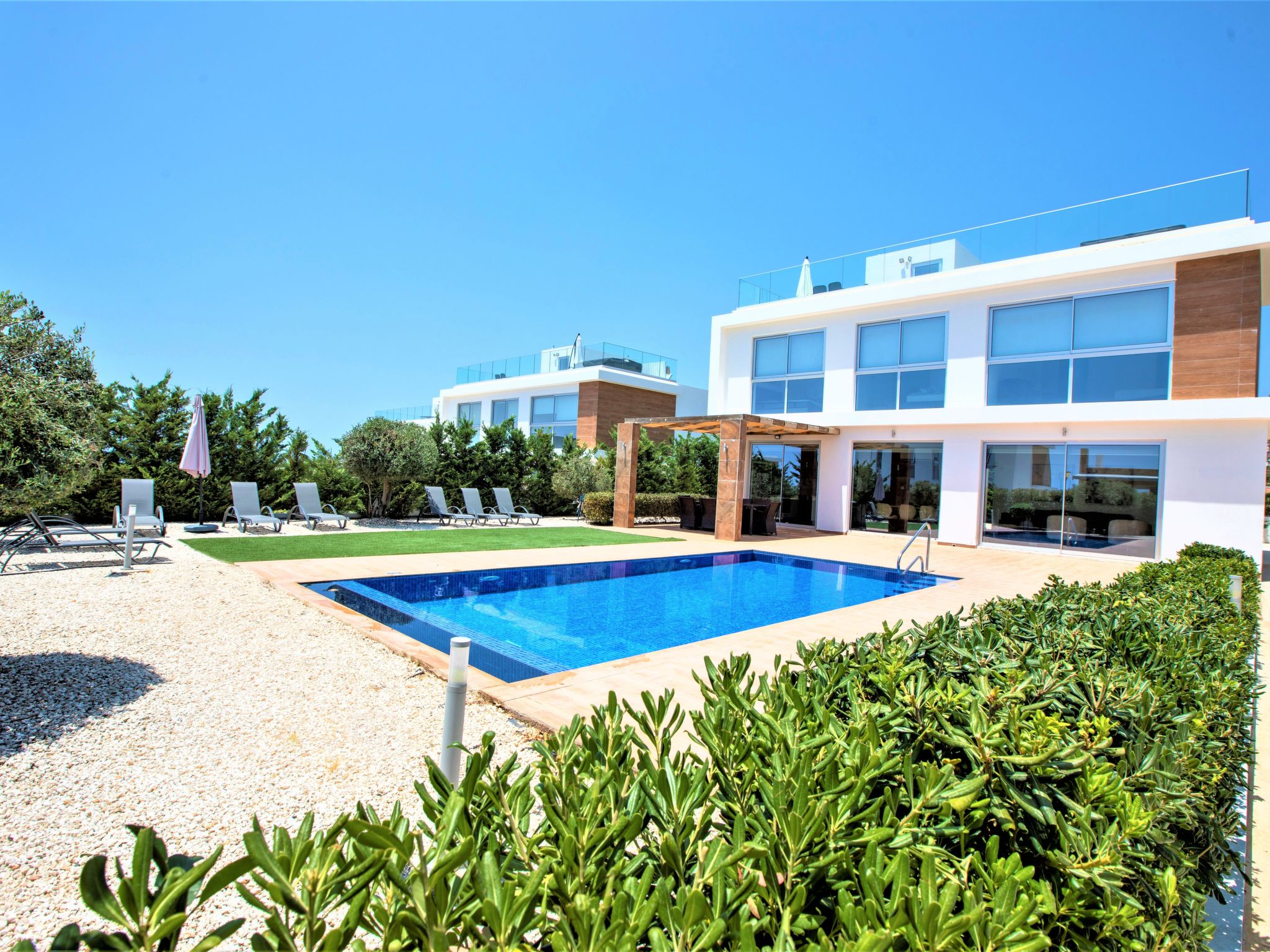 Luxuriöse Villa mit privatem Pool und Whirlpool-Binnen