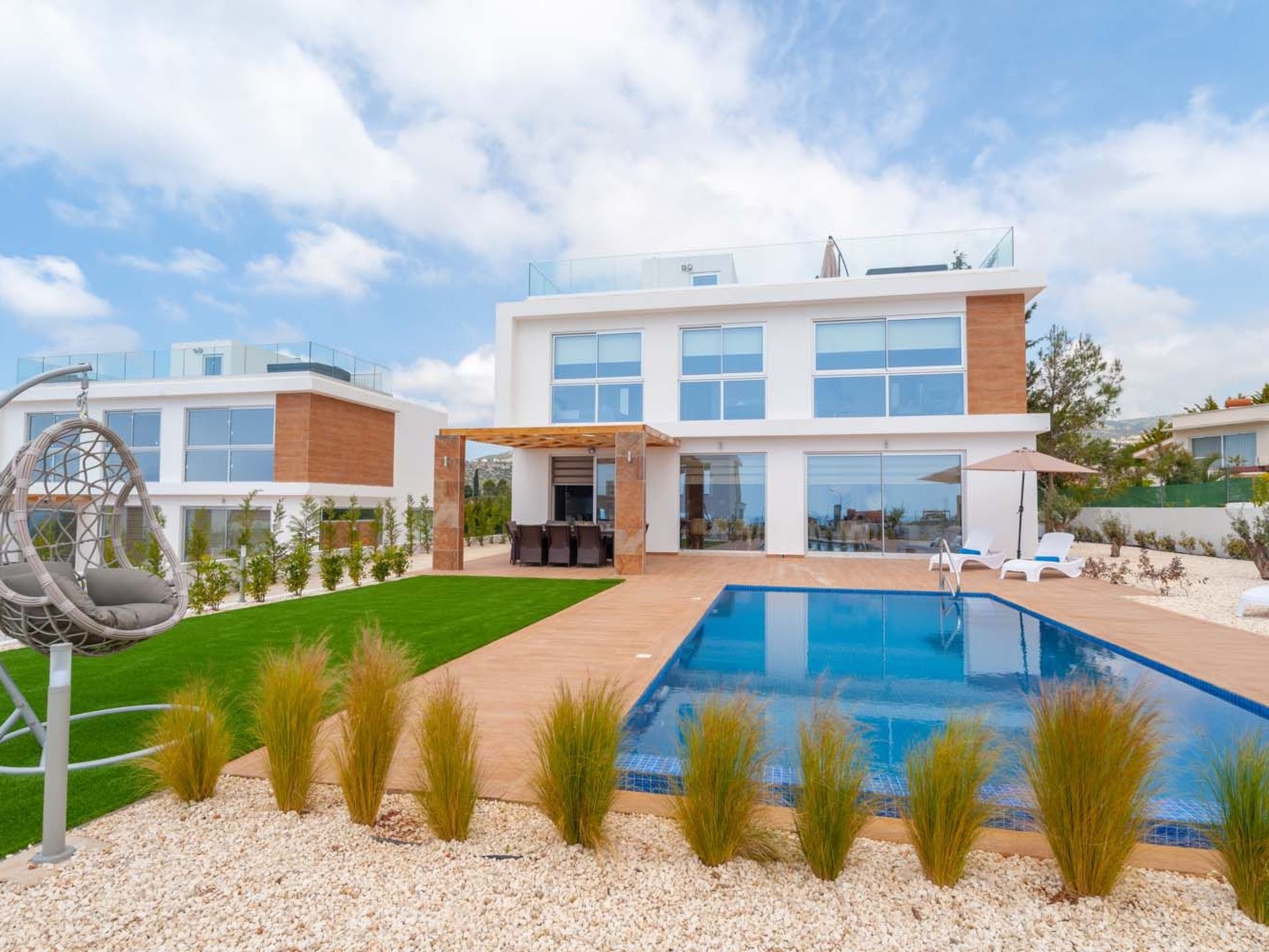 Luxuriöse Villa mit 4 Schlafzimmern, Pool und Whirlpool