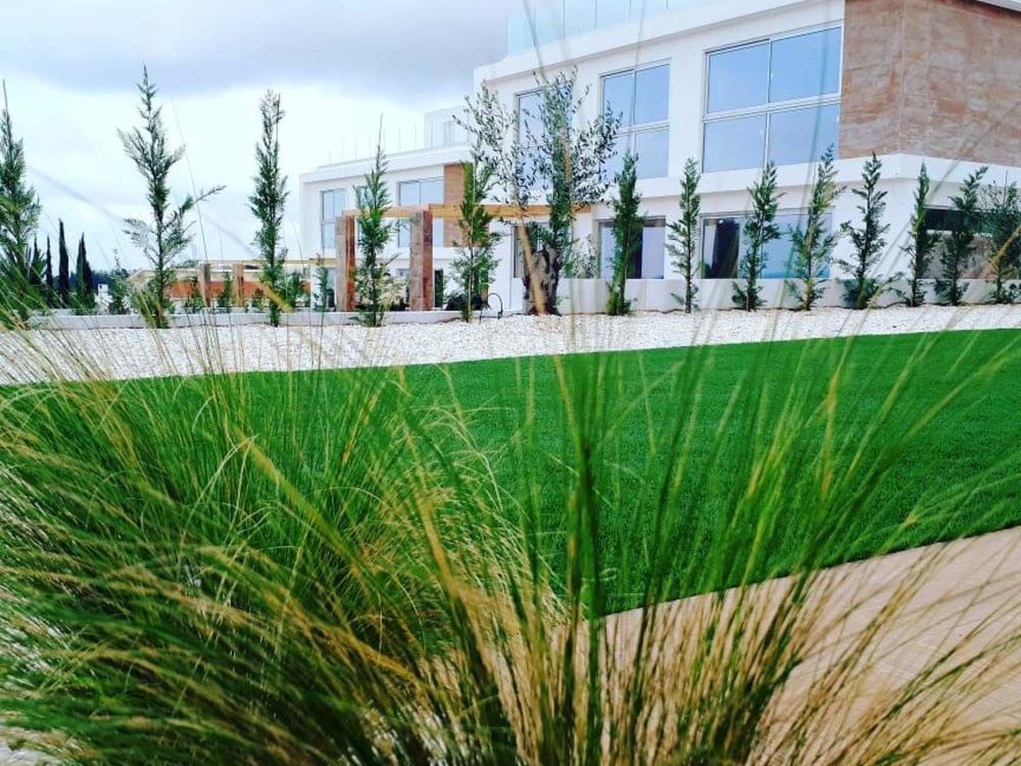 Luxuriöse Villa mit 4 Schlafzimmern, Pool und Whirlpool-Binnen