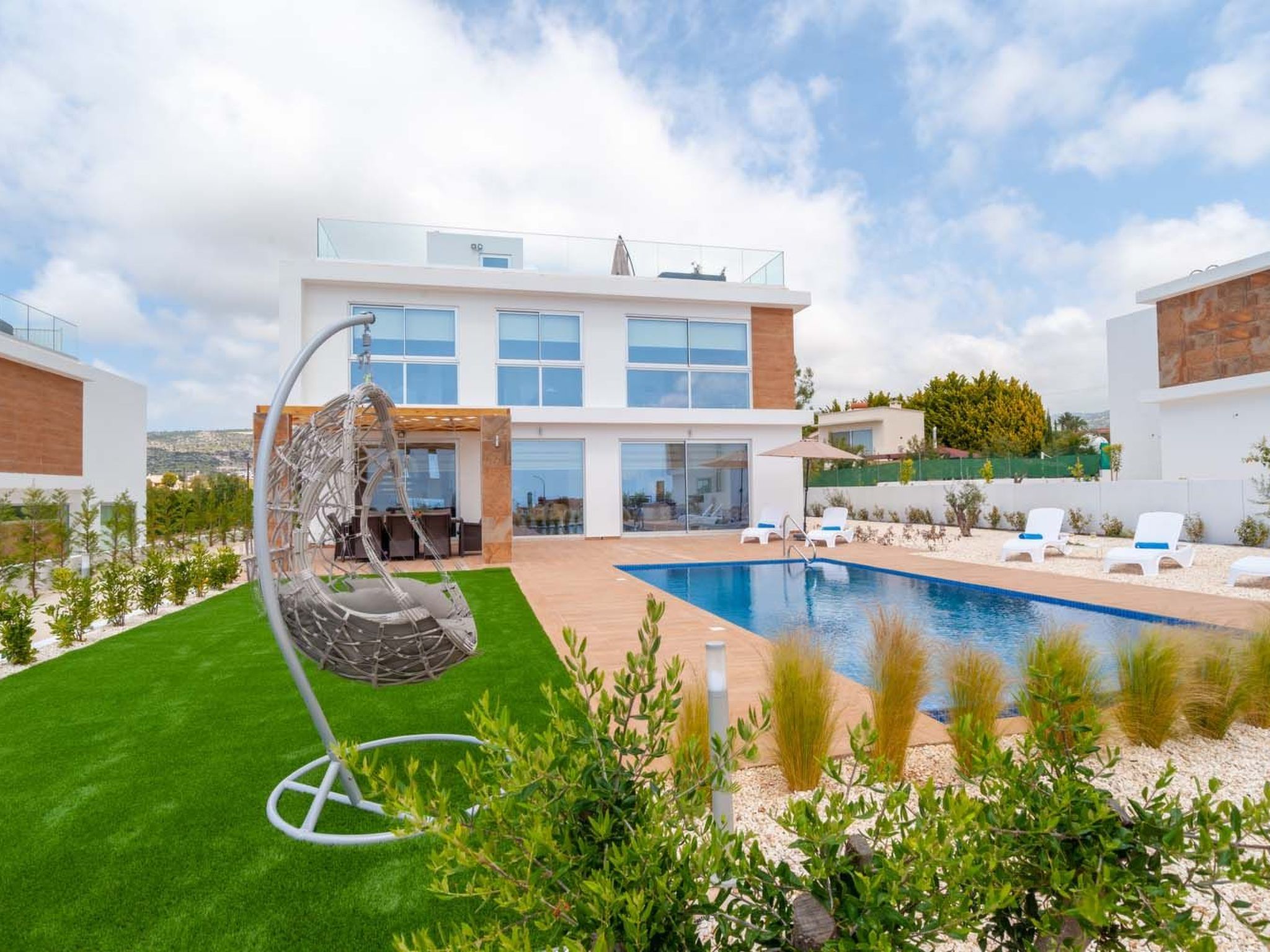 Luxuriöse Villa mit 4 Schlafzimmern, privatem Pool und Whirlpool-Binnen