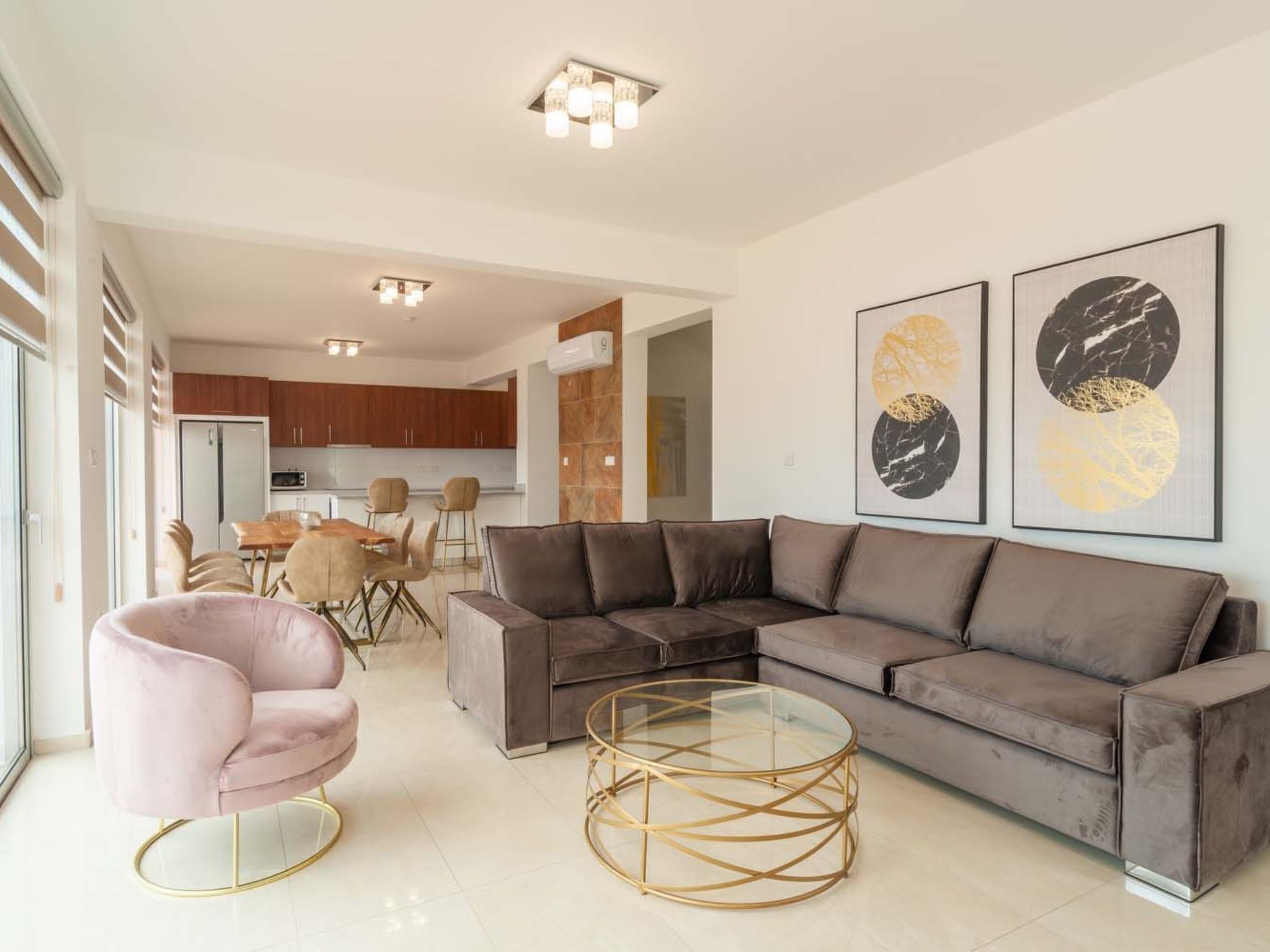 Luxuriöse Villa mit 4 Schlafzimmern, privatem Pool und Whirlpool-Binnen