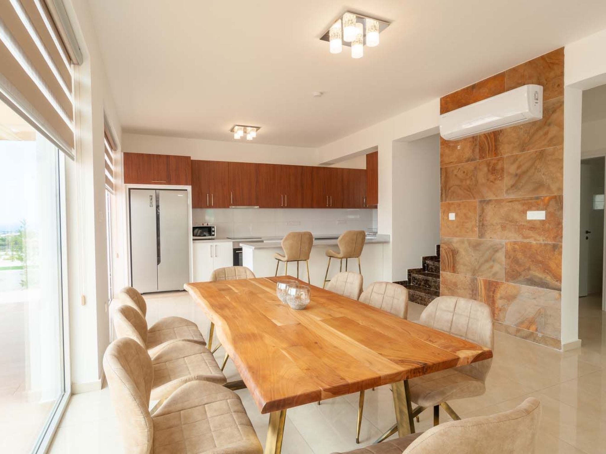 Luxuriöse Villa mit 4 Schlafzimmern, privatem Pool und Whirlpool-Binnen